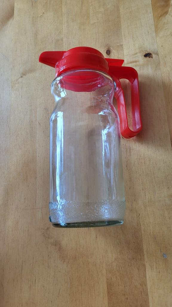 Glazen karaf met kunststof deksel, Ophalen of Verzenden, Glas, Pot, Bus of Blik