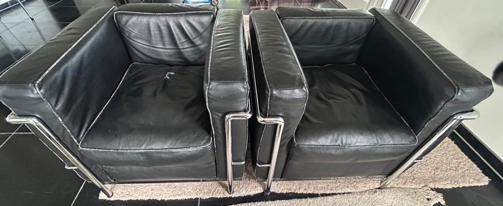 2 Lc2 design fauteuil stoel zwart leer Le Corbusier Cassina, Huis en Inrichting, Ophalen, Gebruikt, Minder dan 150 cm, Leer
