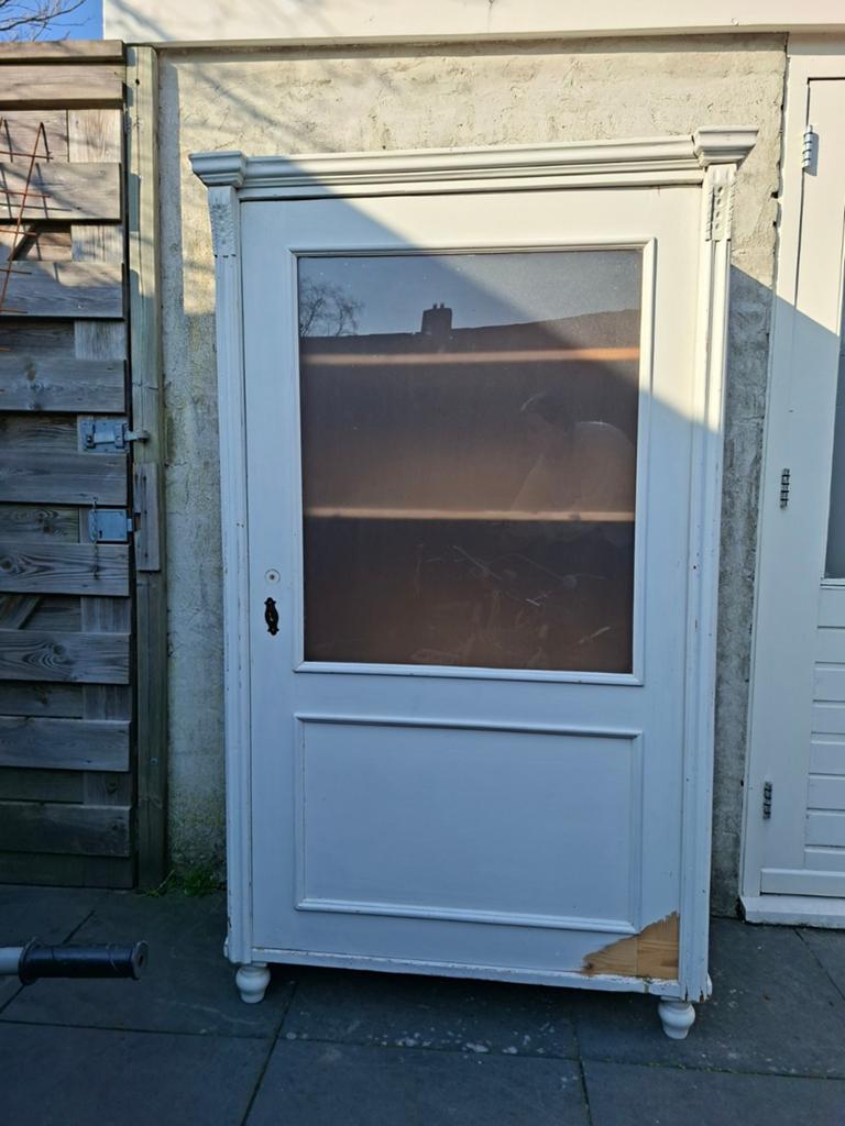Witte kast, Ophalen