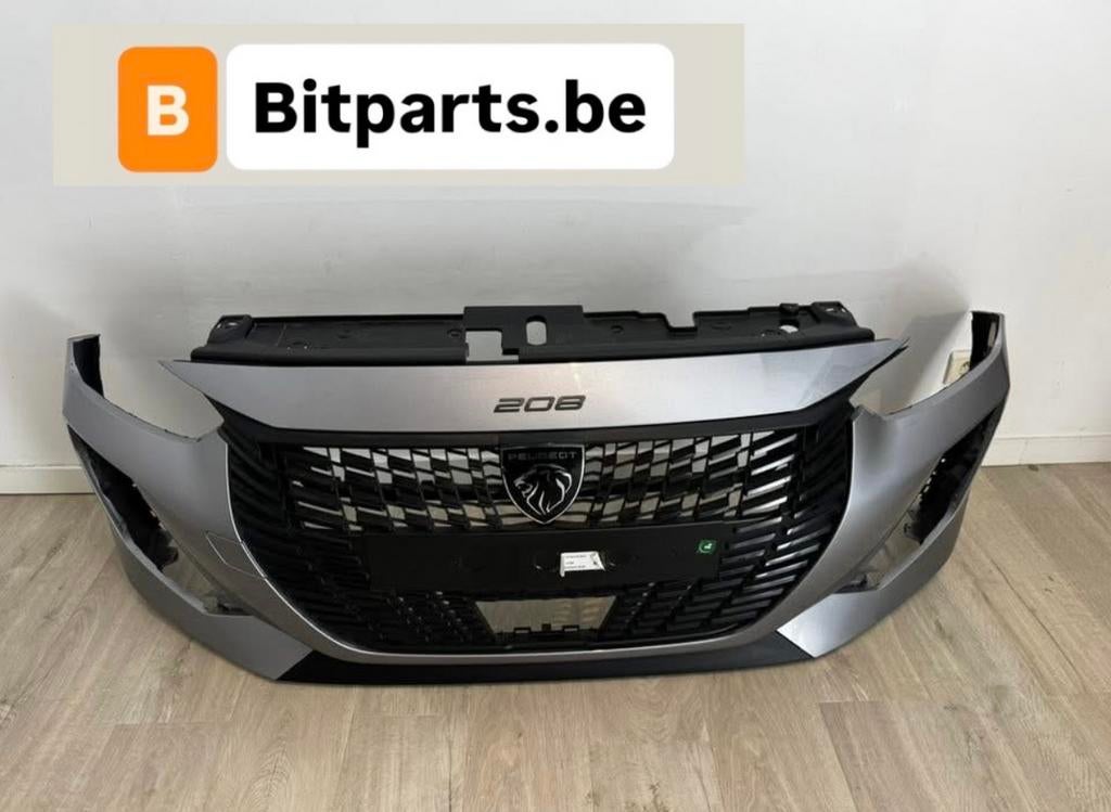 Voorbumper Peugeot 208 (2020-heden) - Grijs, Auto-onderdelen, Carrosserie en Plaatwerk, Gebruikt, Voor, Ophalen of Verzenden, Bumper
