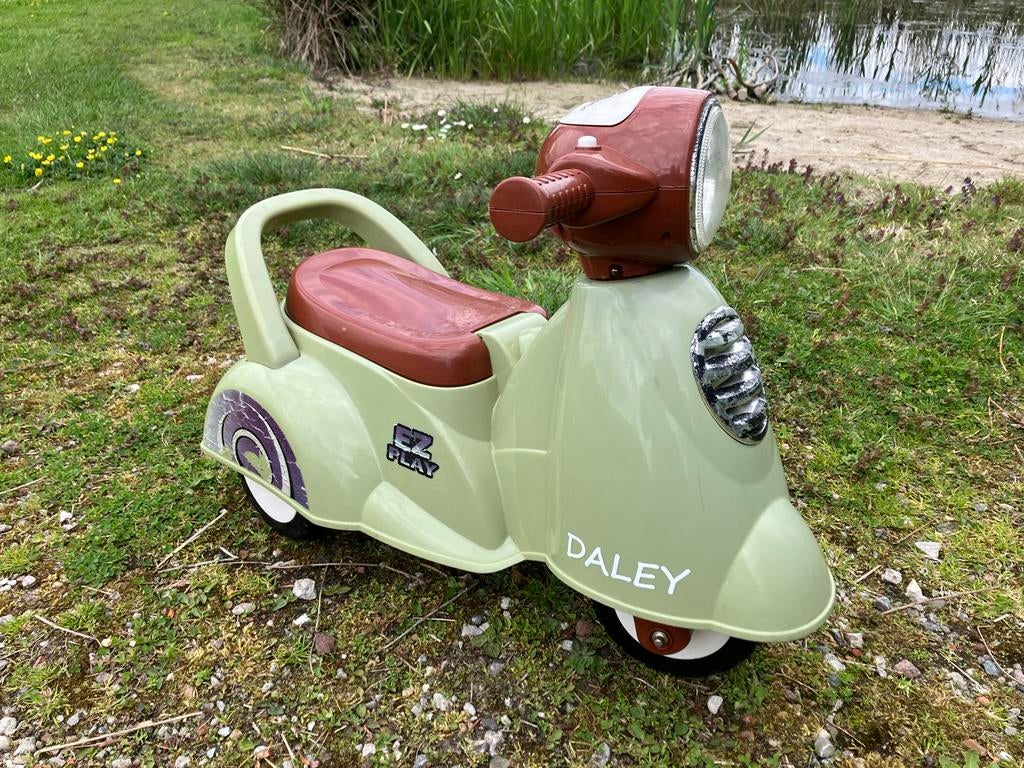 Retro scooter op 3 wielen met licht en geluid, Ophalen of Verzenden, Zo goed als nieuw, Loopvoertuig