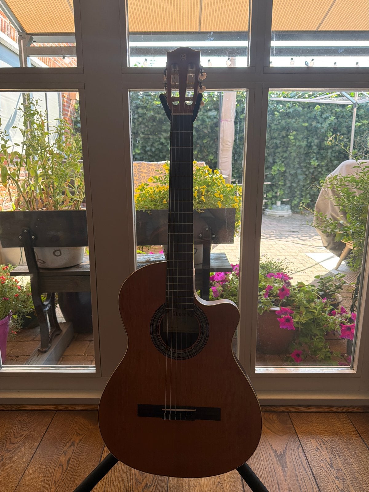 Alhambra Klassieke Gitaar met Fishman Element, Muziek en Instrumenten, Ophalen, Zo goed als nieuw, Klassieke of Spaanse gitaar