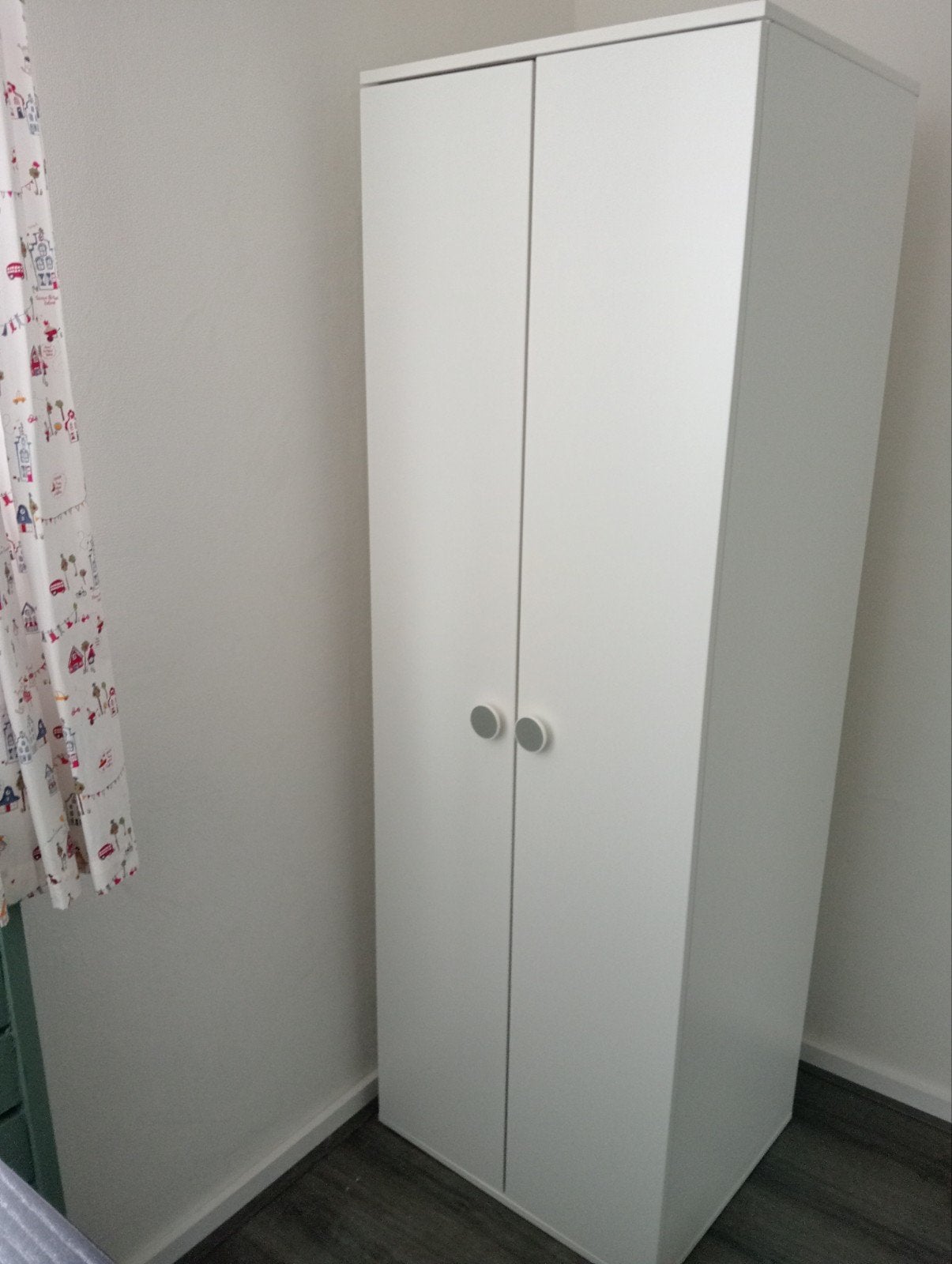 IKEA GODISHUS kledingkast in goede staat, Ophalen, Met deur(en), 100 tot 150 cm, 50 tot 100 cm