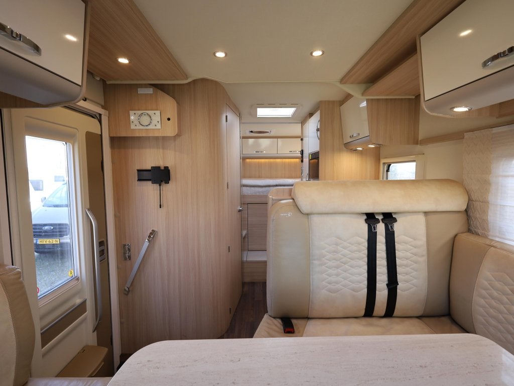Bürstner Ixeo IT 710 G dwarsbed + hefbed, Niet ingevuld, Ringverwarming, Koelkast, 6 tot 7 meter