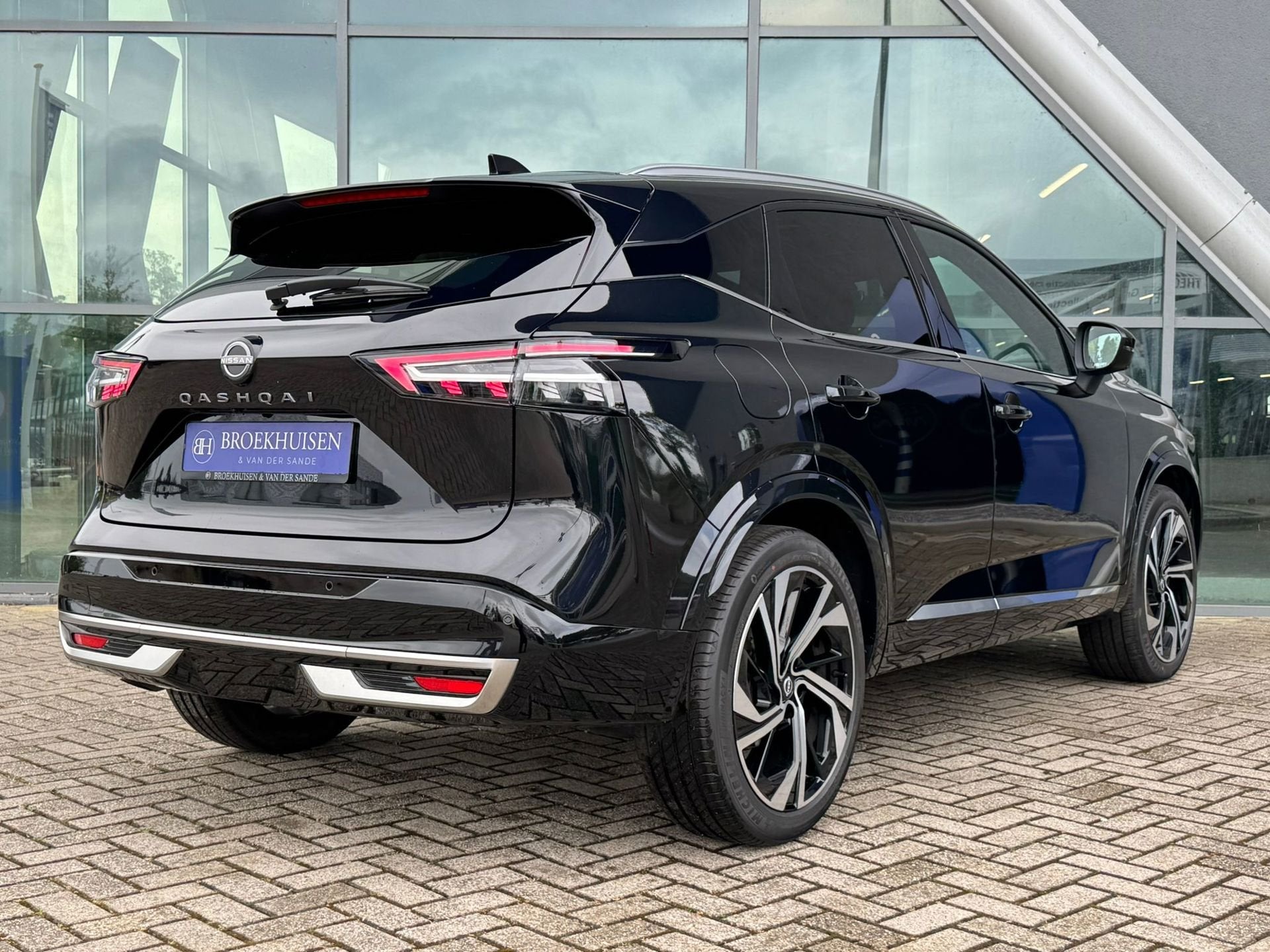 Nissan Qashqai 1.3 MHEV Xtronic Tekna Plus 158pk Massage sto, Zwart, 4 cilinders, Zwart, Bedrijf
