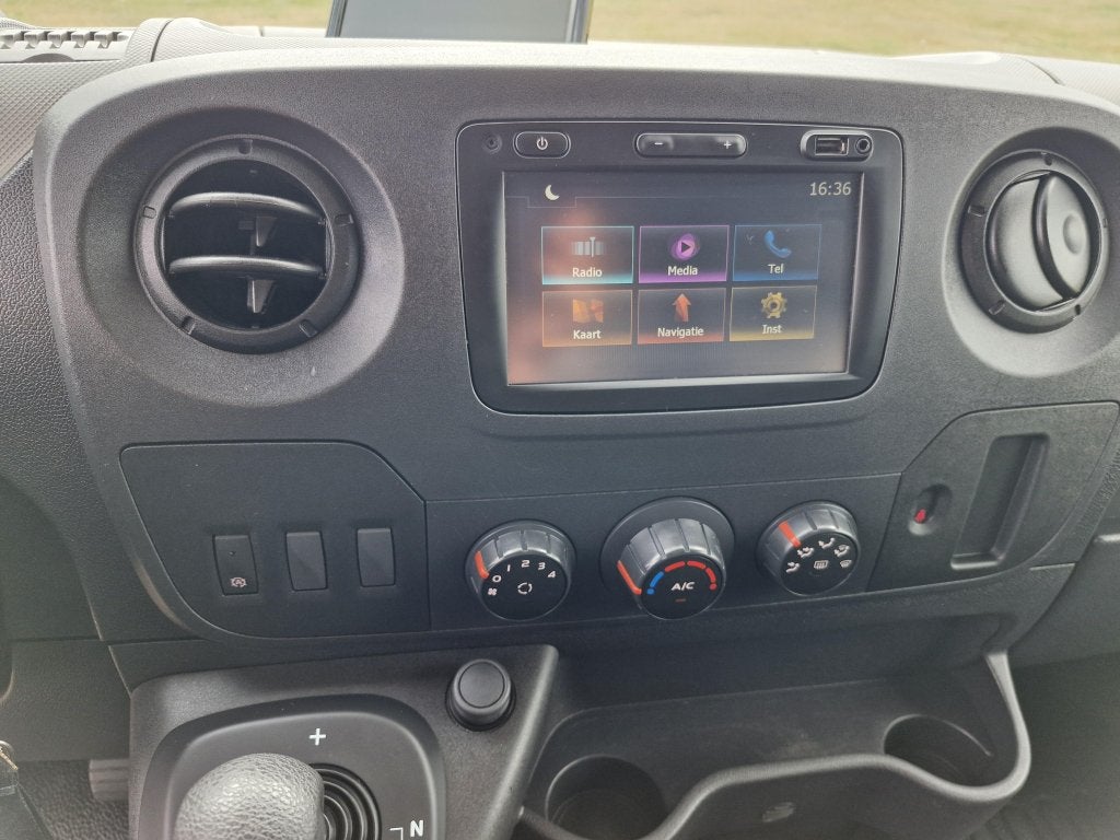 Foto 19 van Renault Master STX hengstuitvoering 2017 automaat vernieuwd!
