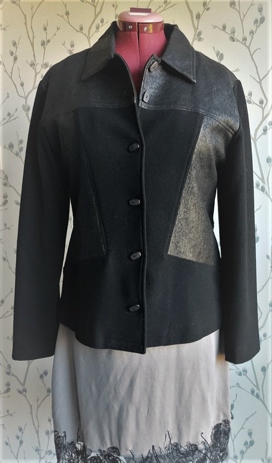 EK EVA KAYAN Zwart, Grotendeels Wollen Vest/Jasje maat 44, Kleding | Dames, Zwart, Maat 42/44 (L), Ophalen of Verzenden, Zo goed als nieuw