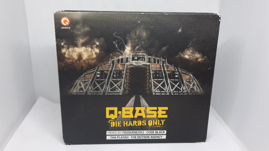 Q-Base - Die Hards Only CDs Muziek Albums, Hardstyle, Cd's en Dvd's, Cd's | Dance en House, Ophalen of Verzenden, Gebruikt, Overige genres