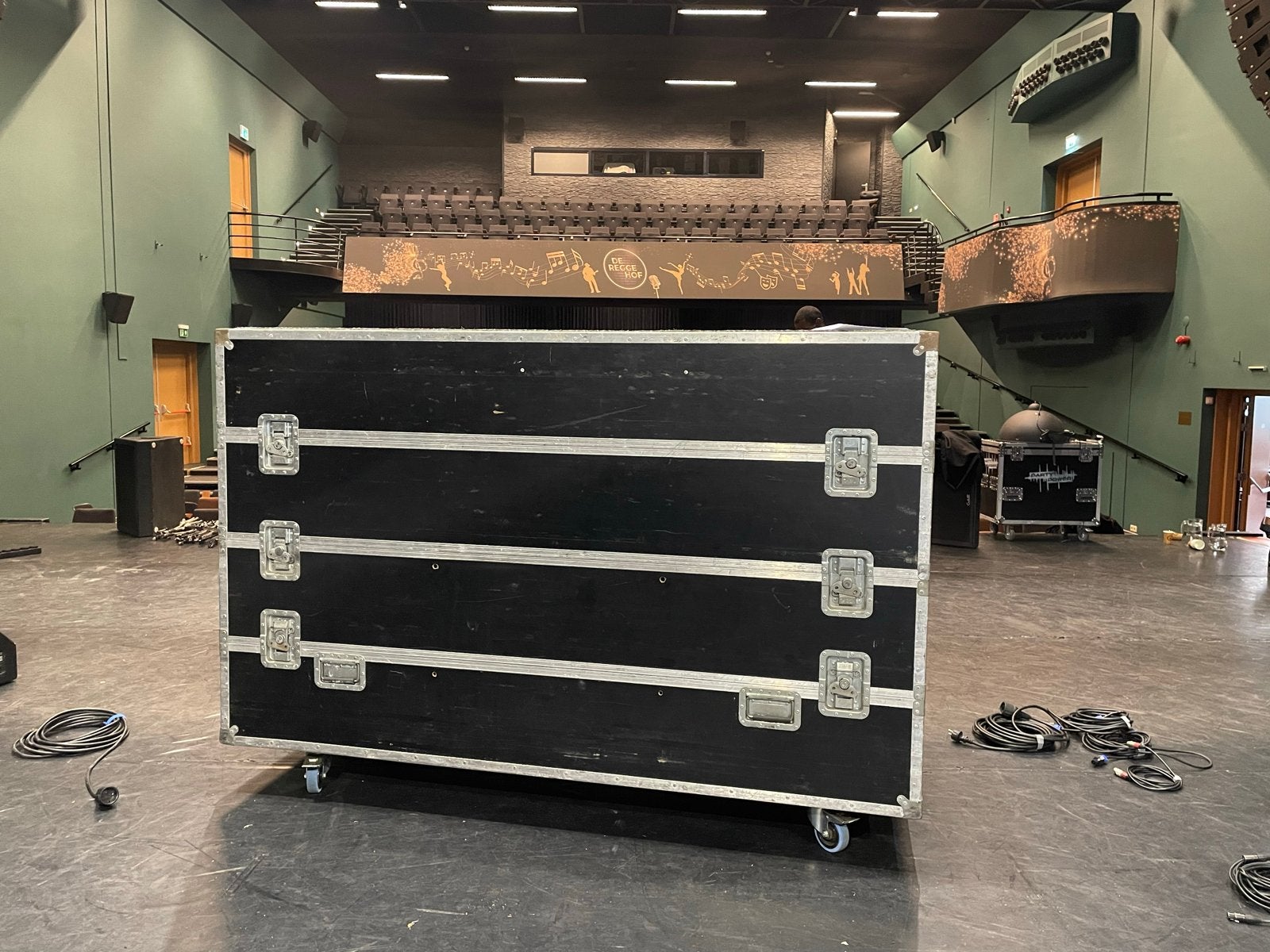 Drum riser / podium in flightcase, Muziek en Instrumenten, Ophalen of Verzenden, Gebruikt