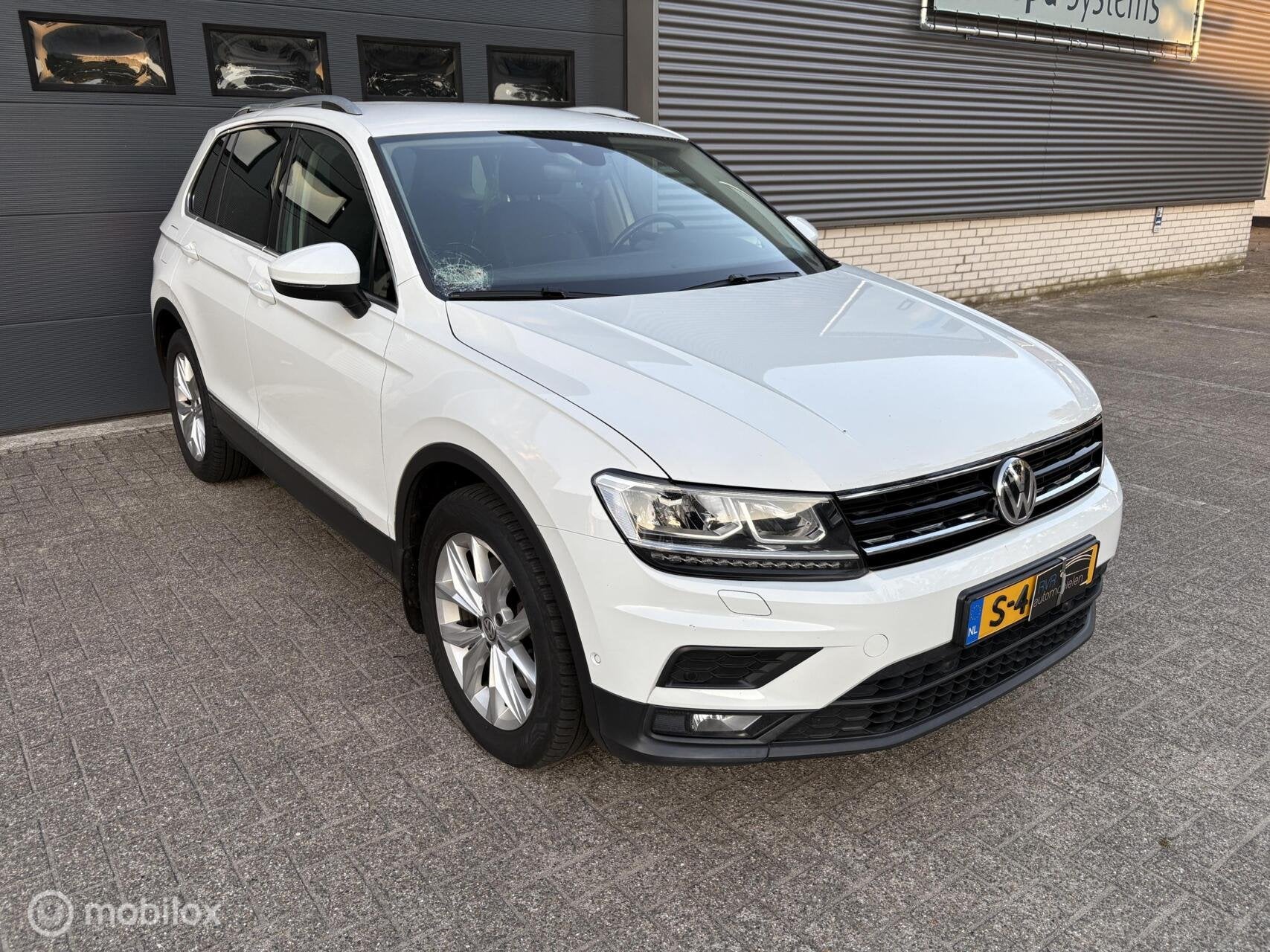 Volkswagen Tiguan 2.0 TSI 4Motion Highline, Automaat, Stof, Gebruikt, Zwart