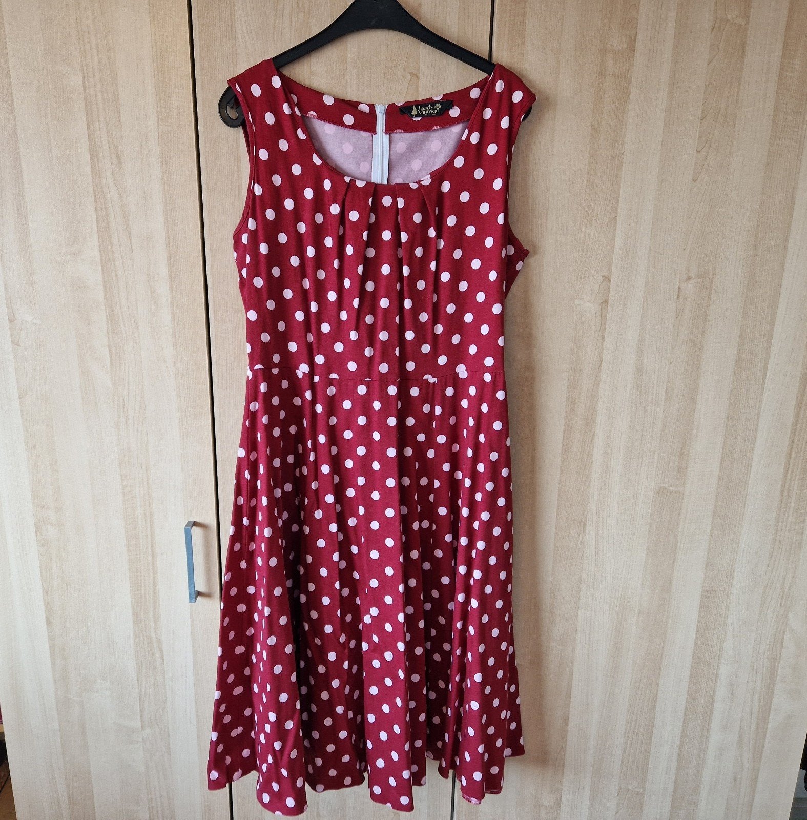 Bordeauxrode Lady Vintage Jasmine Polka Dot dress maat 18, Lady Vintage, Maat 46/48 (XL) of groter, Ophalen of Verzenden, Knielengte