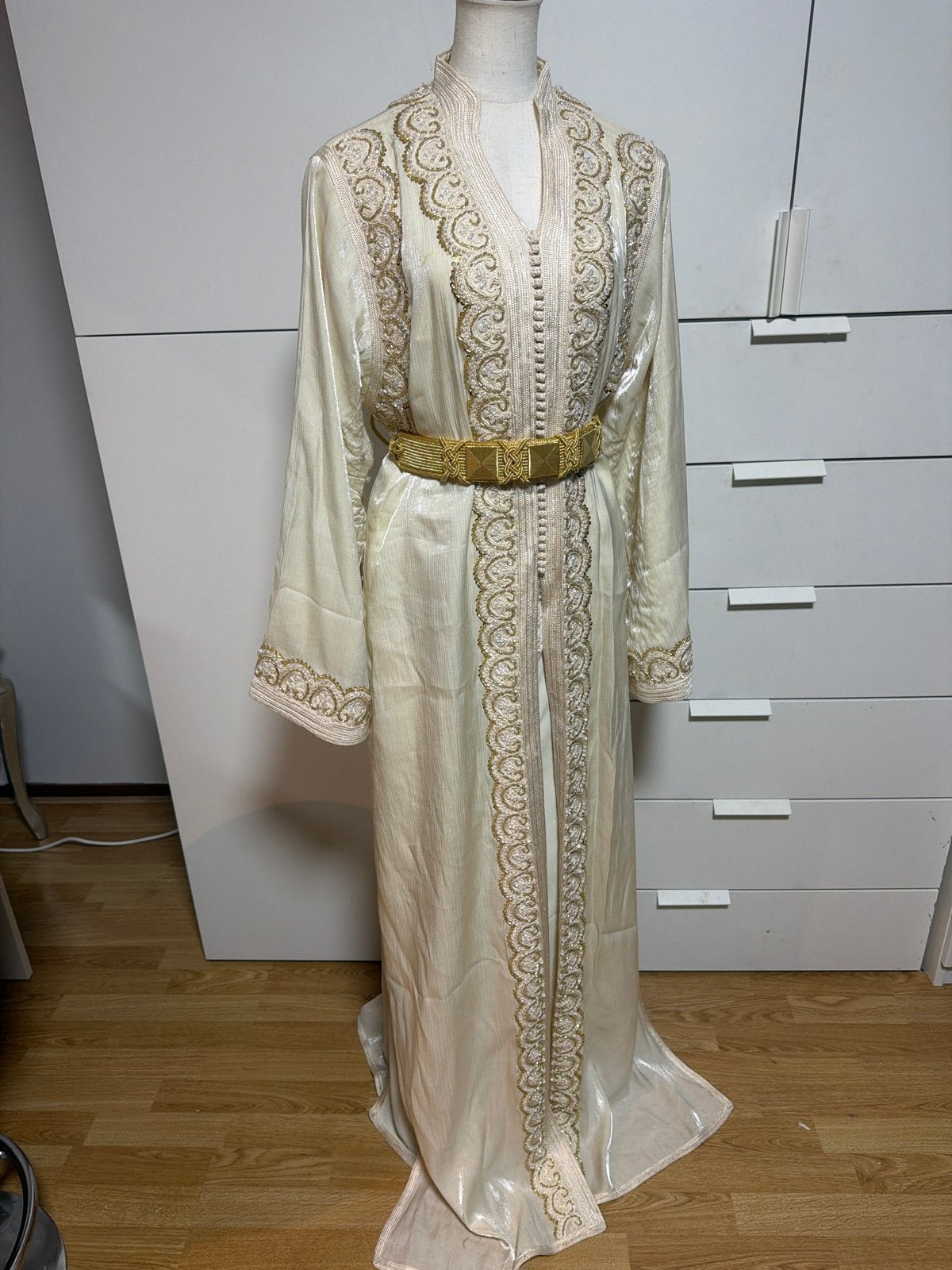 Elegante Kaftan met Gouden Borduurwerk - l,xl, Maat 38/40 (M), Galajurk, Beige, Ophalen of Verzenden
