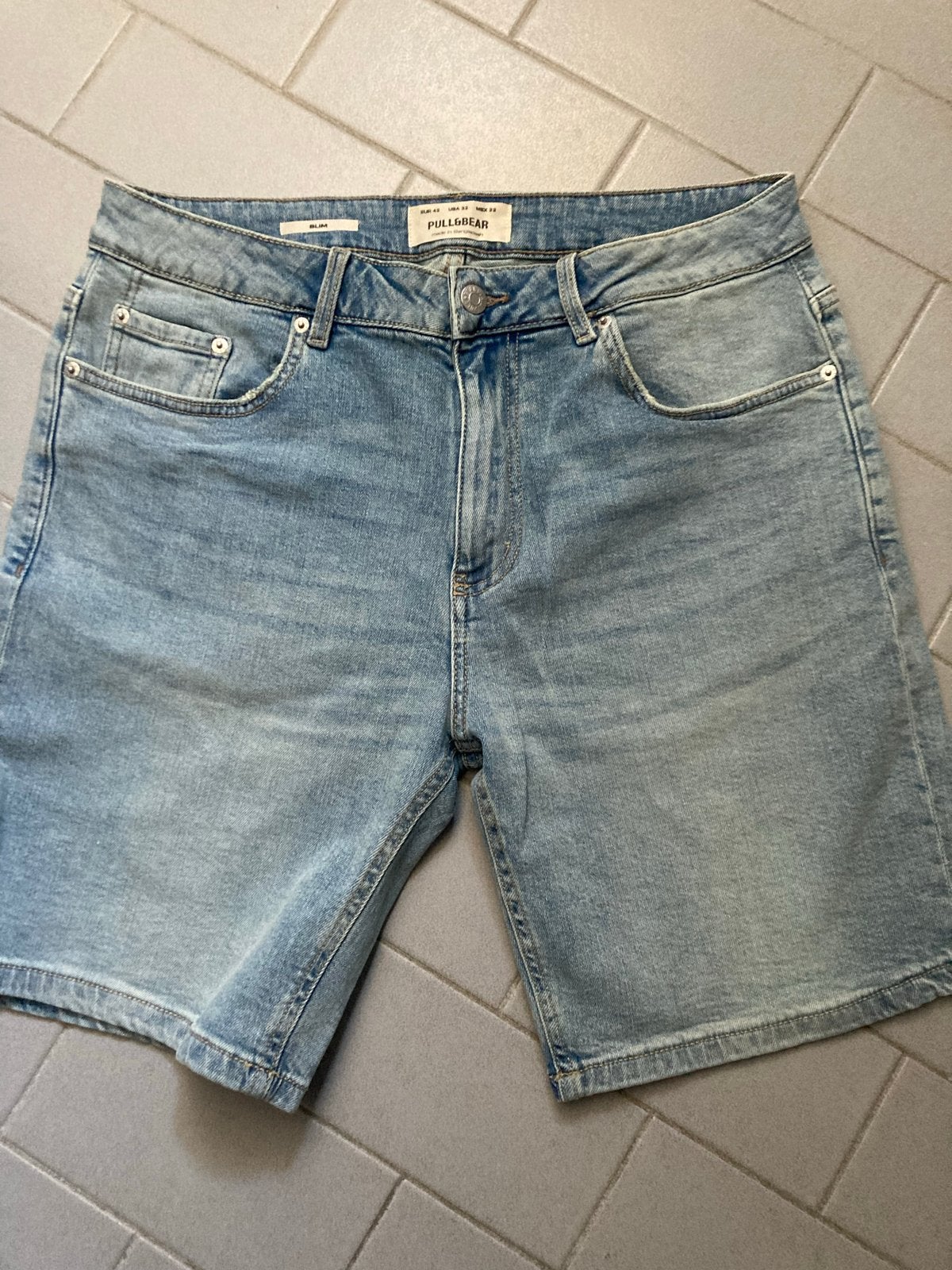 Pull&Bear jeans short - Lichtblauw, Ophalen of Verzenden, Zo goed als nieuw, Blauw, W32 (confectie 46) of kleiner