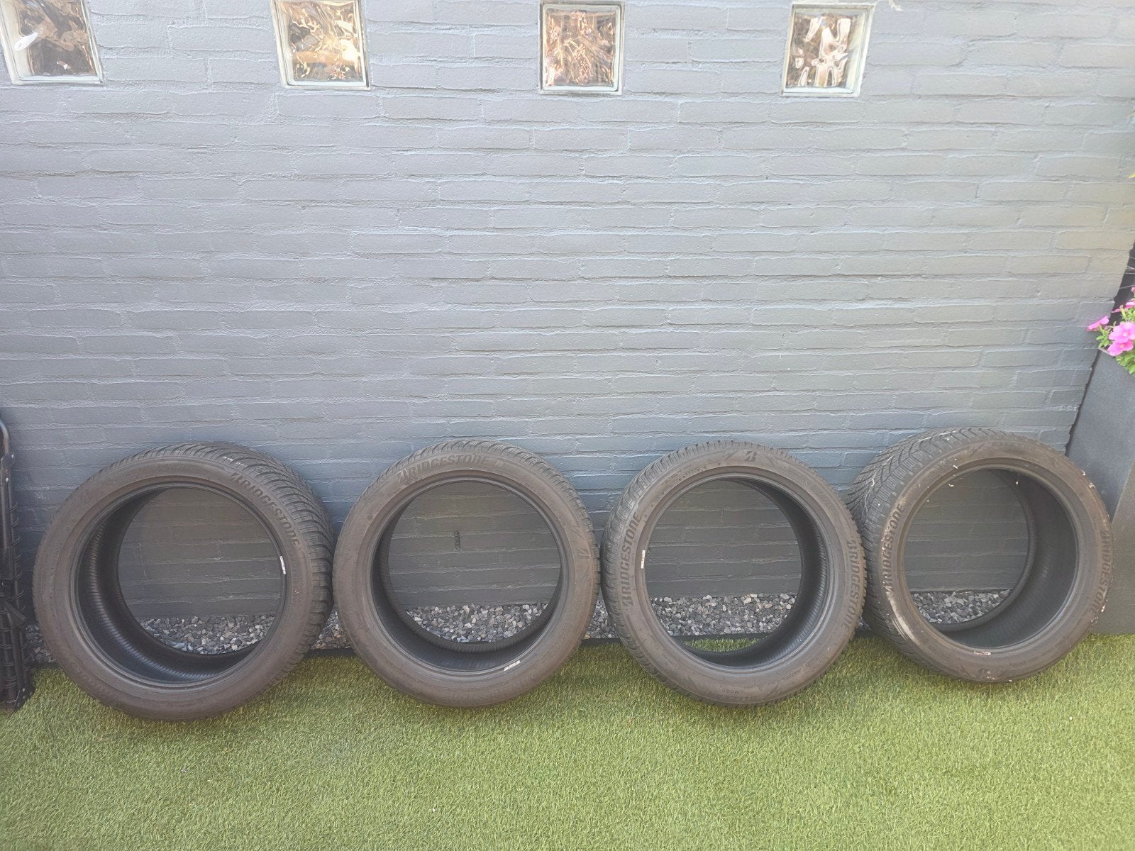 Bridgestone Blizzak 235-45-18, Ophalen
