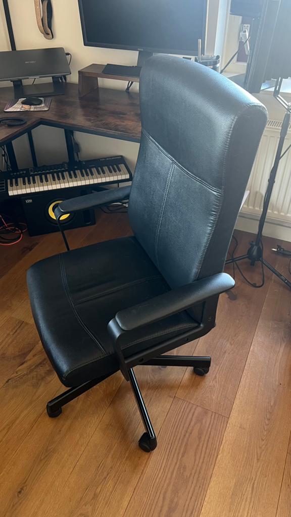 Bureau stoel (bureau ook te koop), Ophalen, Zo goed als nieuw, Zwart