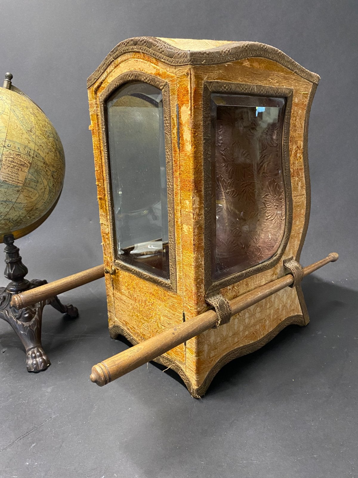 1900 GROTE draagkoets vitrine, Ophalen of Verzenden