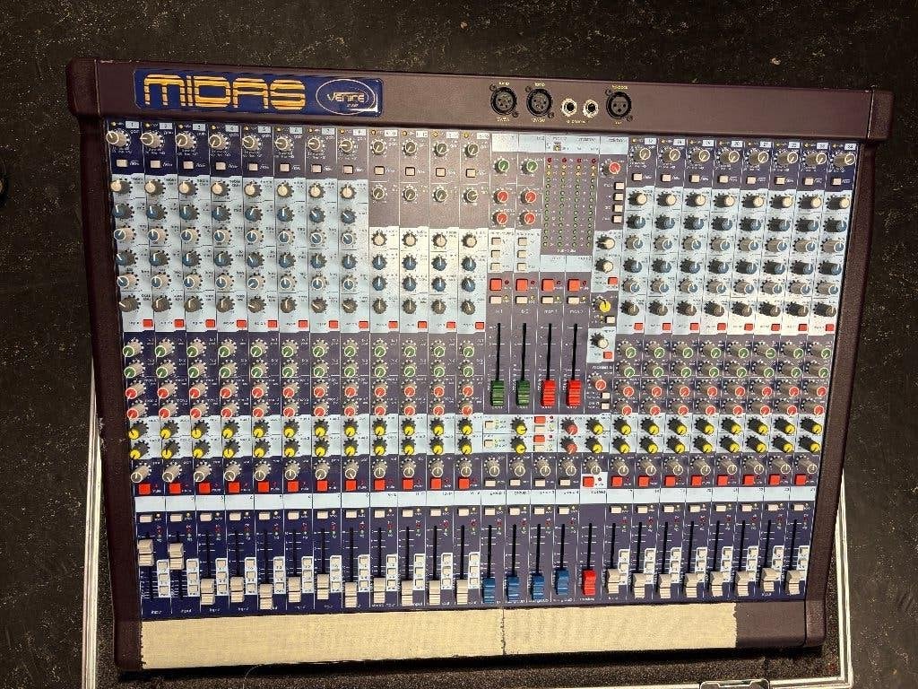 Midas Venice 240 met Flightcase, Muziek en Instrumenten, Ophalen, Gebruikt, 20 kanalen of meer, Microfooningang