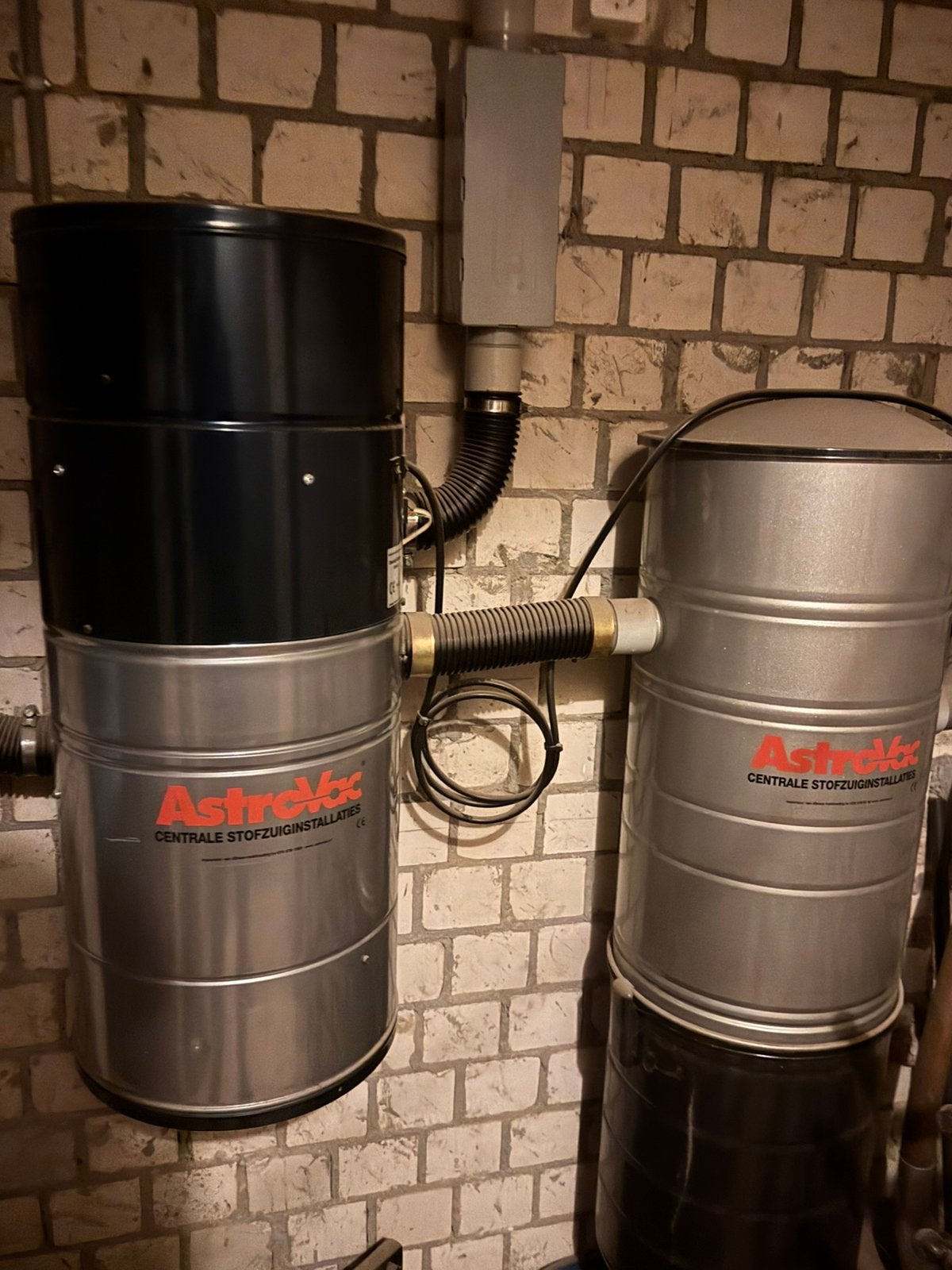AstroVac Centrale Stofzuiginstallatie met accessoires, Ophalen, Gebruikt, Industriële stofzuiger, Reservoir
