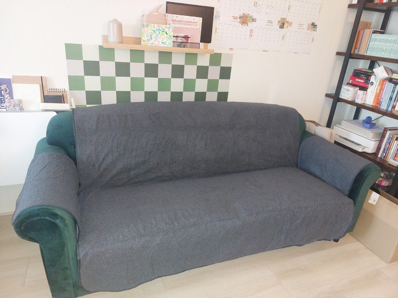 Groene velvet bank met opbergruimte in goede staat, Ophalen, Driepersoons, 75 tot 100 cm, Stof