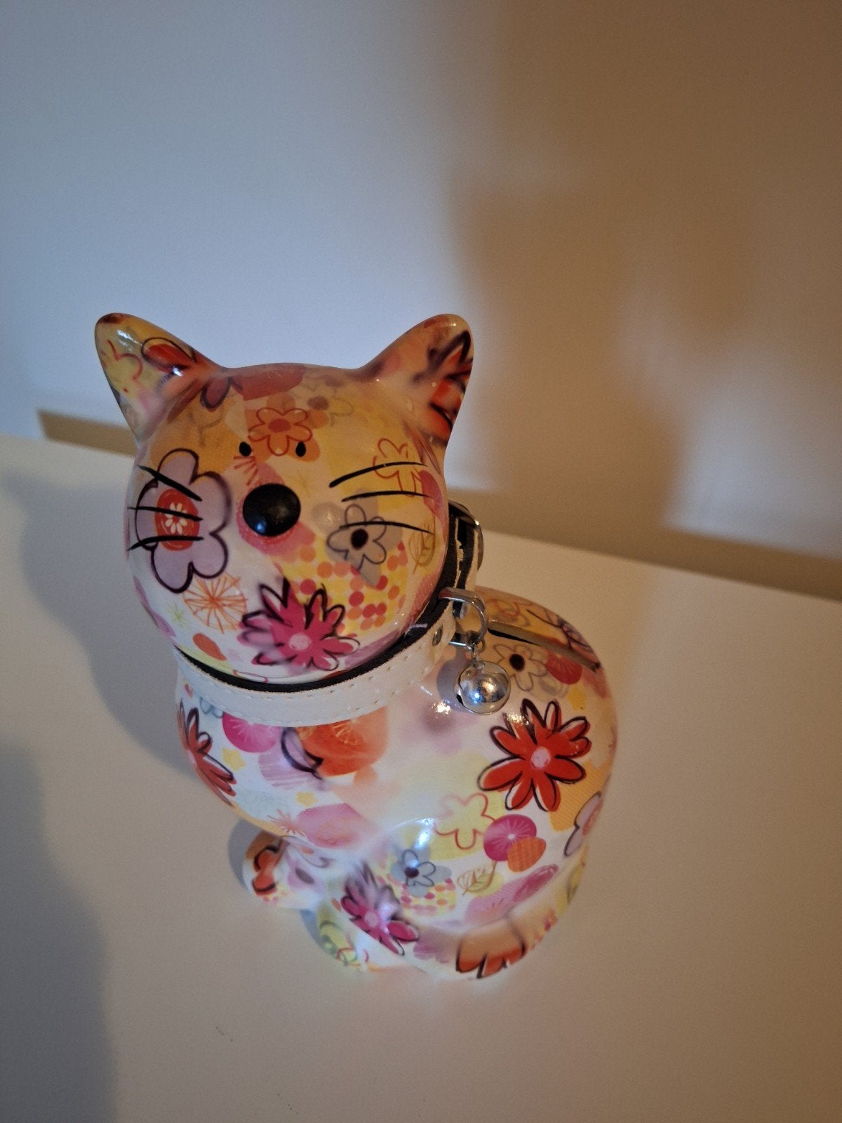 Pomme-Pidou spaarpot kat met bloemenpatroon, Meerkleurig, Ophalen of Verzenden, Zo goed als nieuw, Modern