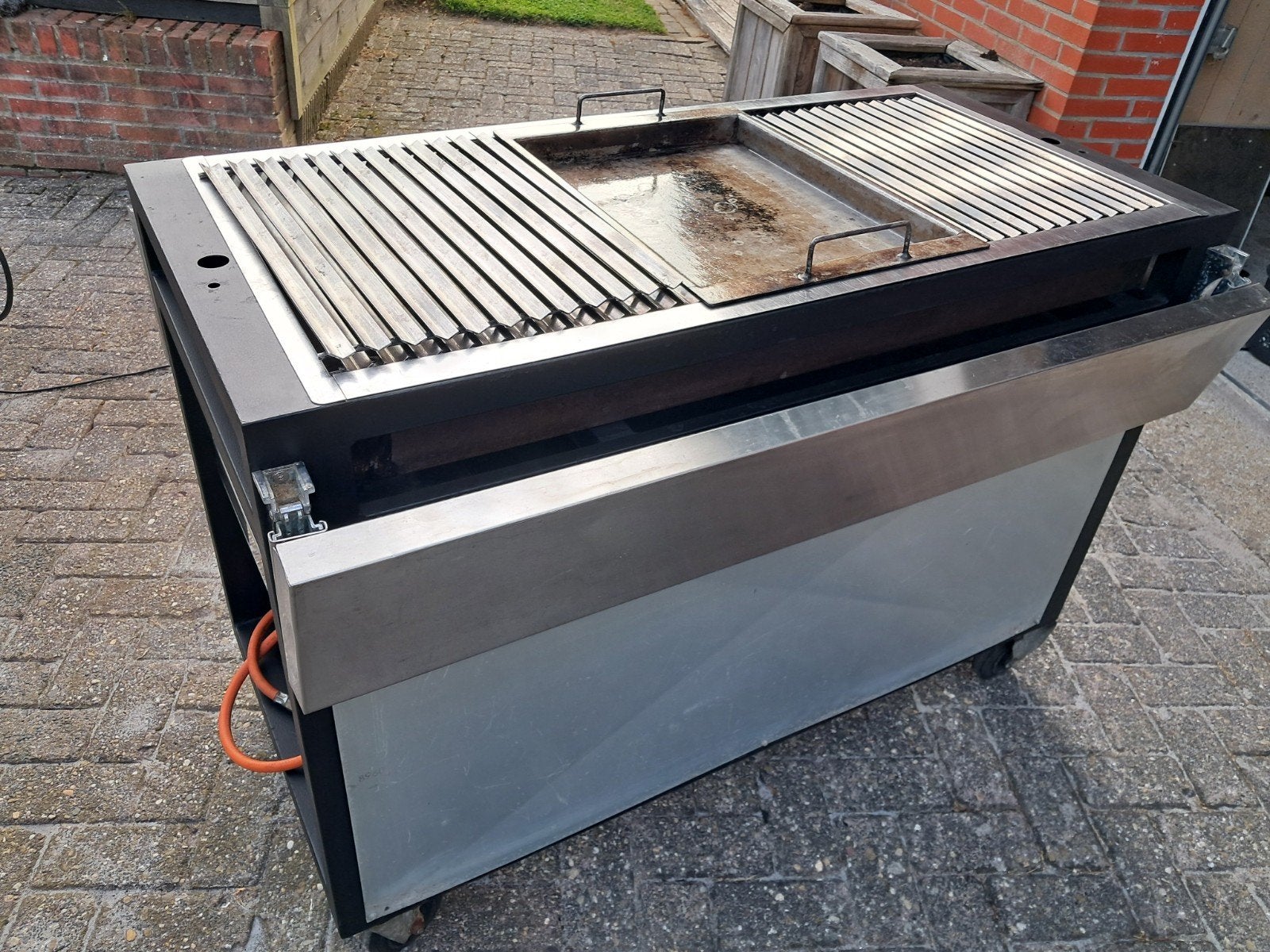 Professionele Hendi Ivas gas BBQ met bakplaat/ grillroosters, Ophalen, Gebruikt, Hendi