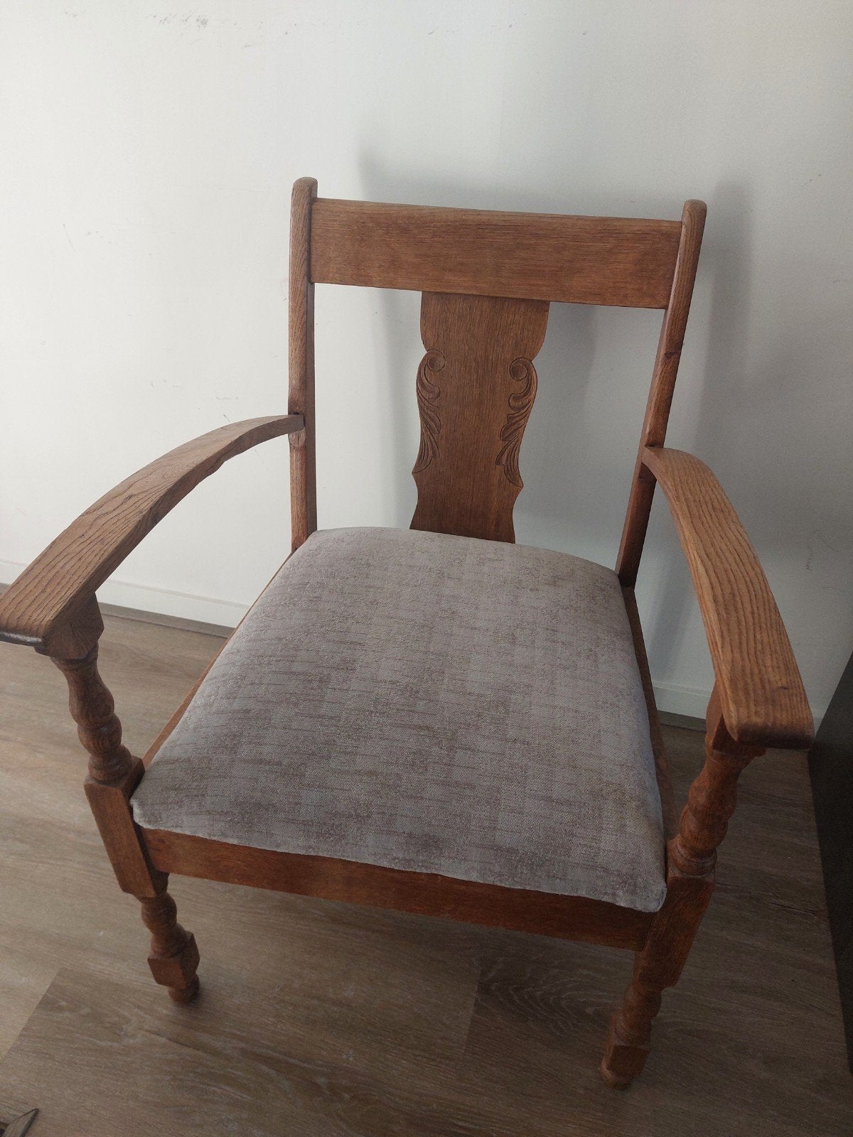 Antieke eikenhouten stoel, Ophalen