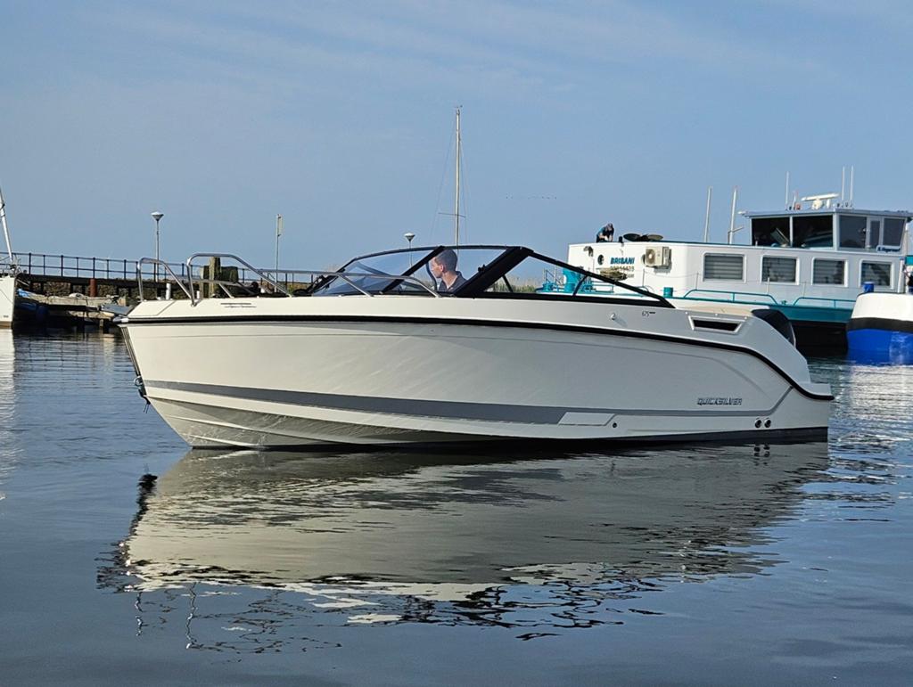 Quicksilver Activ 675 Cruiser

| 175 pk mercury | ALS NIEUW, Watersport en Boten, Ophalen, Viertaktmotor, 49 cm, 120 tot 200 pk