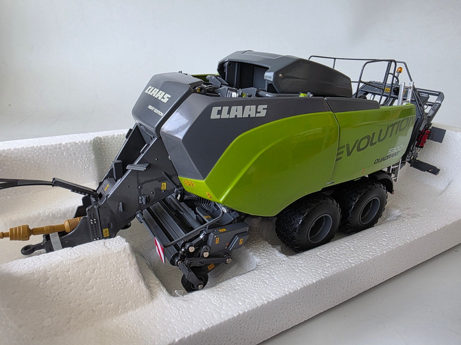 CLAAS QUADRANT 5300FC PAKKETJE PERS 1:32 ROS, Ophalen of Verzenden, Nieuw