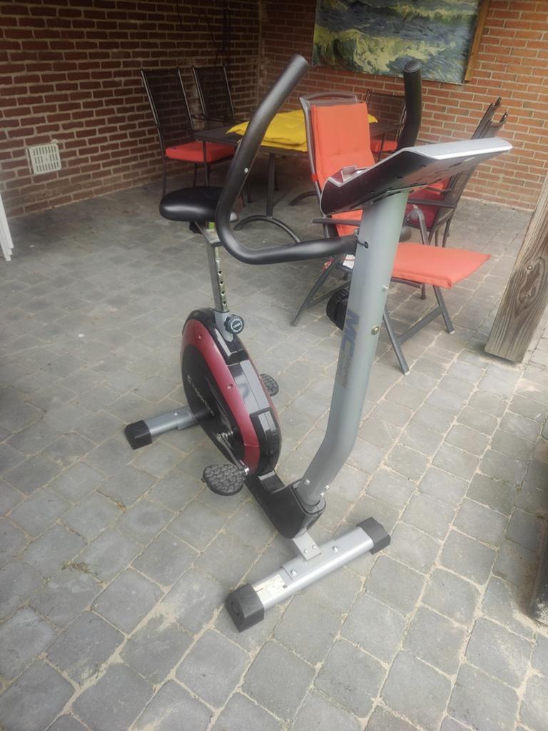 Hometrainer., Sport en Fitness, Fitnessapparatuur, Ophalen, Gebruikt, Metaal, Benen