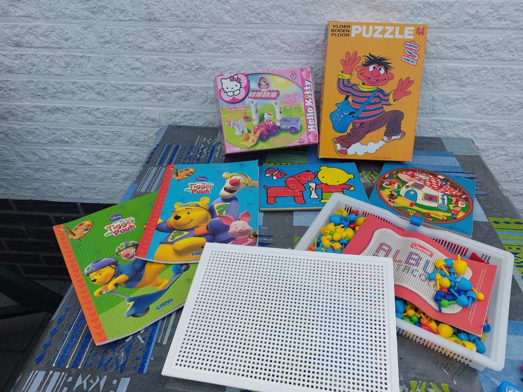 Diverse speelgoedset: Puzzels, Hello Kitty, Winnie de Poeh, Ophalen
