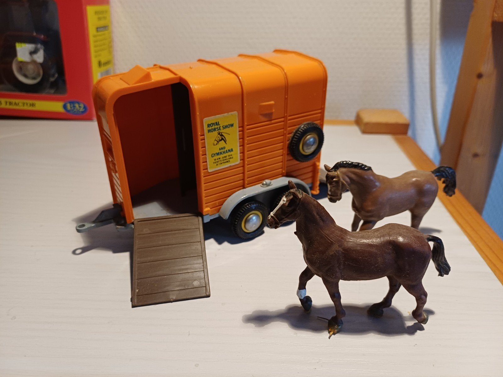 Britains paardentrailer met paarden, Ophalen of Verzenden, Zo goed als nieuw, Tractor of Landbouw, Britains