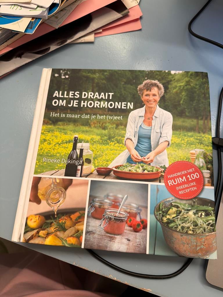 Alles draait om je hormonen - Rineke Dijkinga (kookboek), Boeken, Kookboeken, Ophalen of Verzenden, Gelezen, Gezond koken