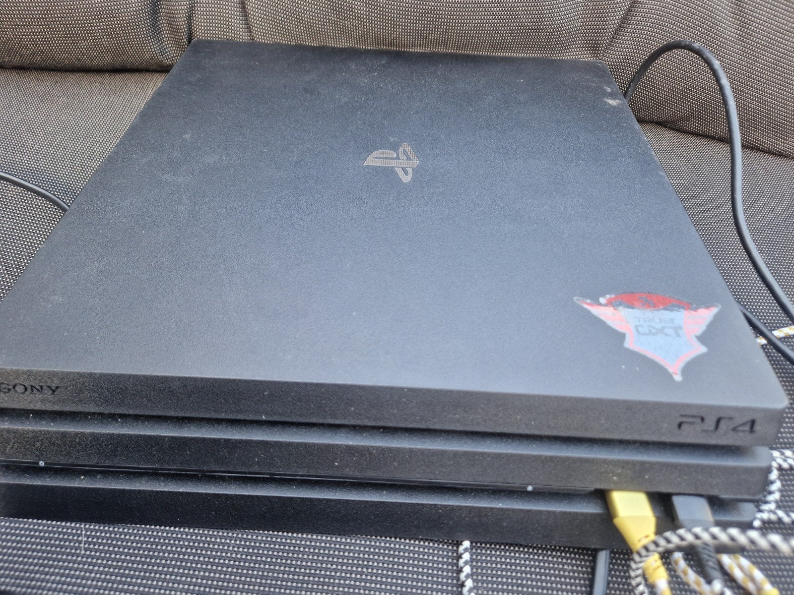 PS4 Pro 1TB met 3 controllers en oplaadstation, Spelcomputers en Games, Gebruikt, Ophalen of Verzenden, 1 TB, Pro