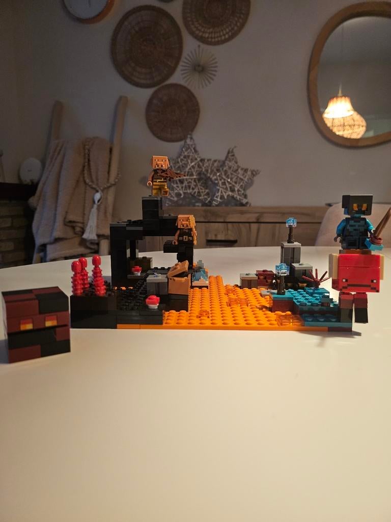 LEGO Minecraft 21185 - the Nether Bastion, Ophalen of Verzenden, Zo goed als nieuw