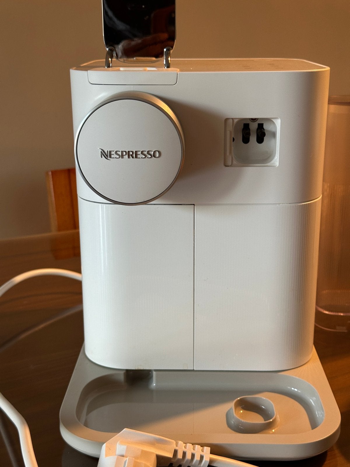 DE LONGHI Nespresso - Gran Lattissima - Zo goed als nieuw, Koffiepads en cups, Koffiemachine, Ophalen of Verzenden, Zo goed als nieuw