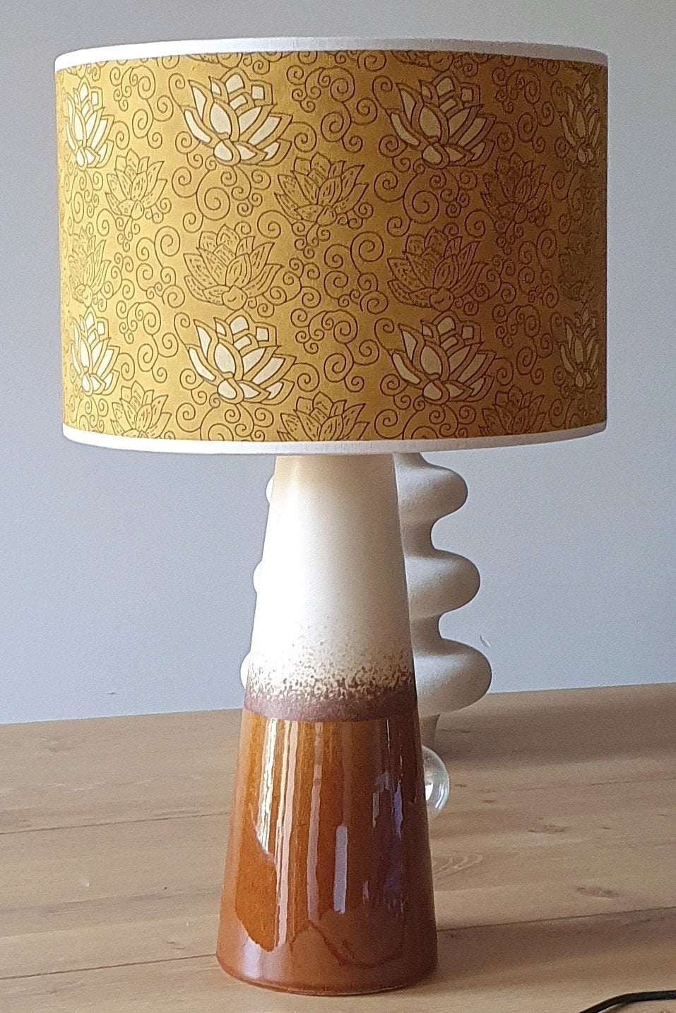 Nieuwe handgemaakte lampenkap met gouden binnenkant, 30x20, Ophalen of Verzenden, Beige