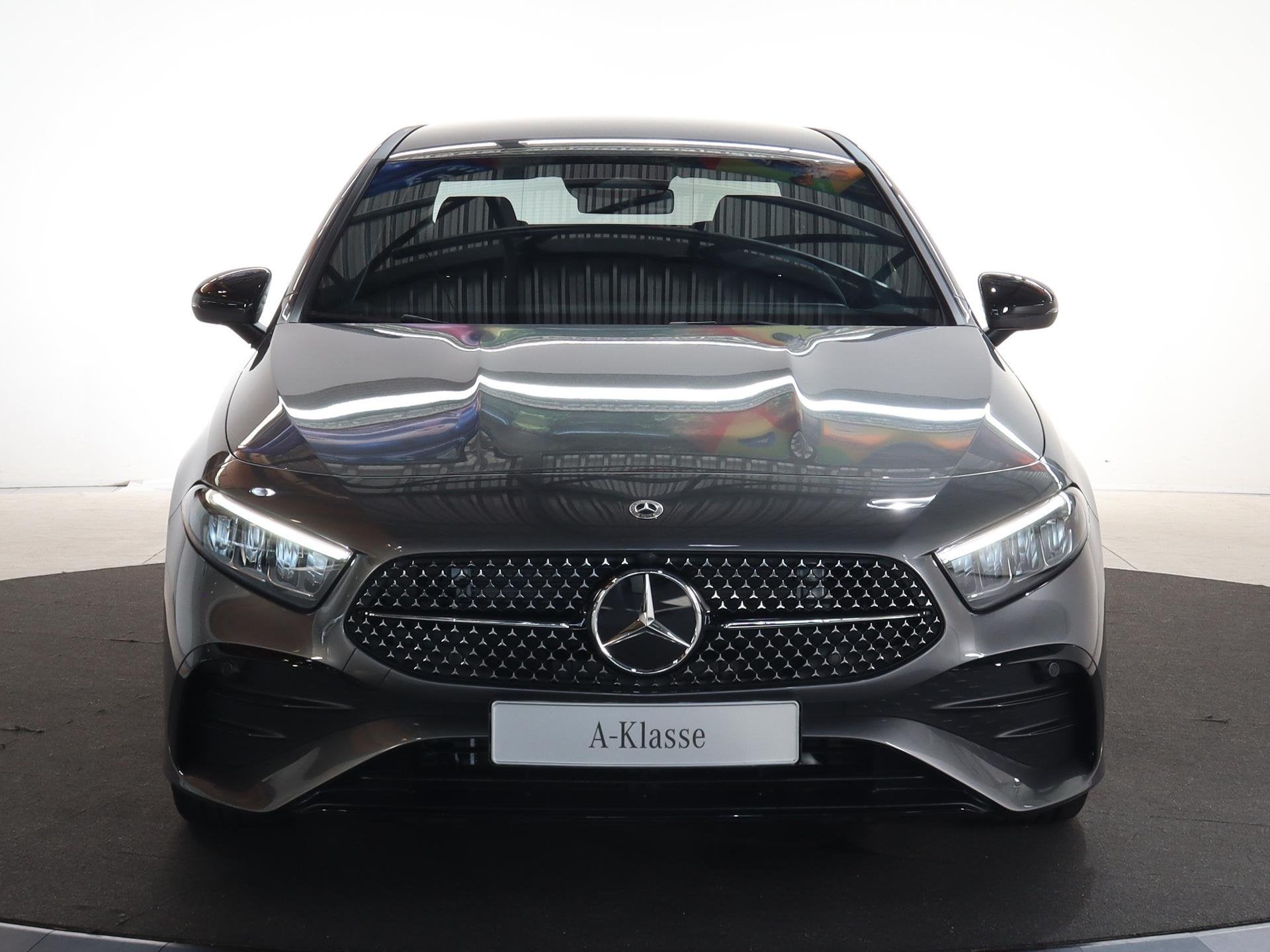 Mercedes-Benz A-Klasse 180 Star Edition AMG Line | Night | A, Auto's, Dealer onderhouden, 136 pk, Gebruikt, Automatische klimaatregeling