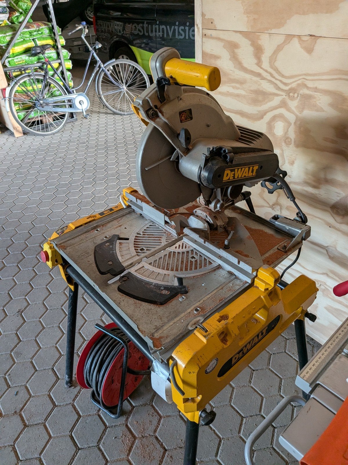 DeWalt DW743N Afkort- en Tafelzaag 2000W, Doe-het-zelf en Verbouw, Ophalen, Gebruikt, DeWalt, 70 mm of meer