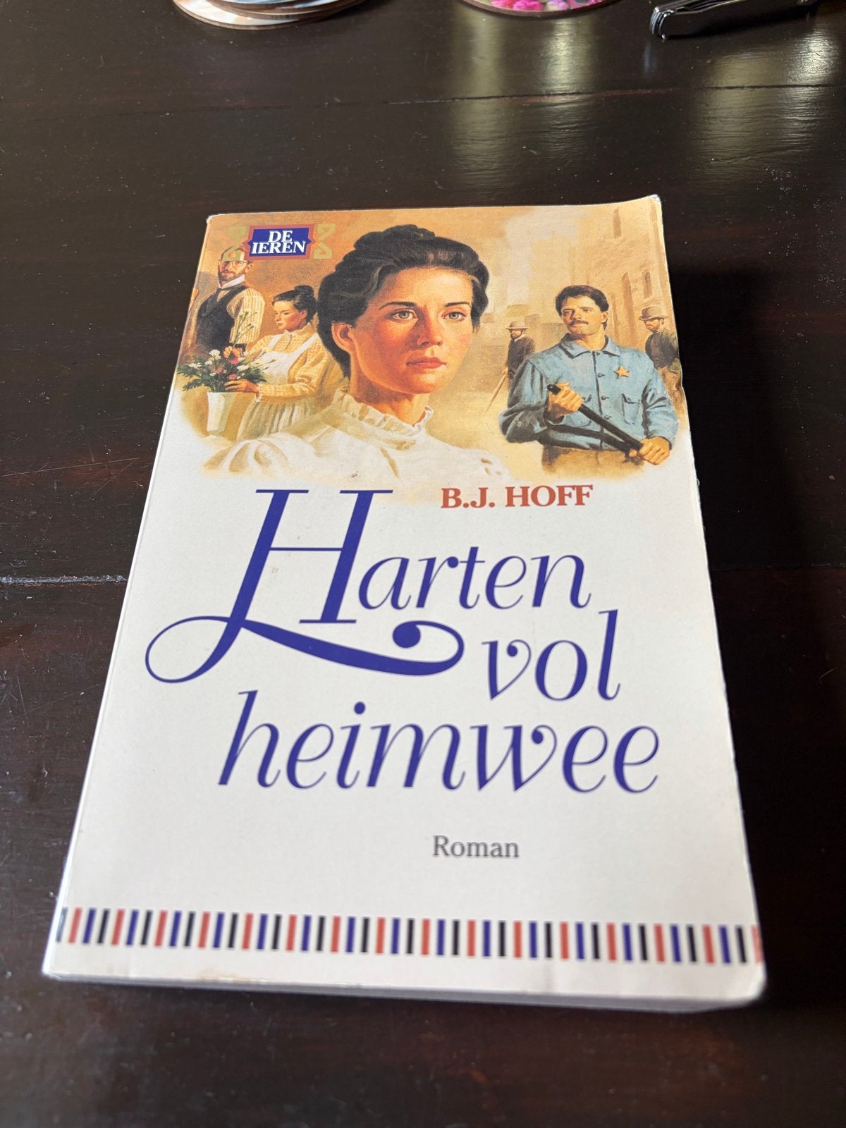 Harten vol heimwee - B.J. Hoff (De Ieren serie), Boeken, Ophalen of Verzenden, Gelezen, Nederland