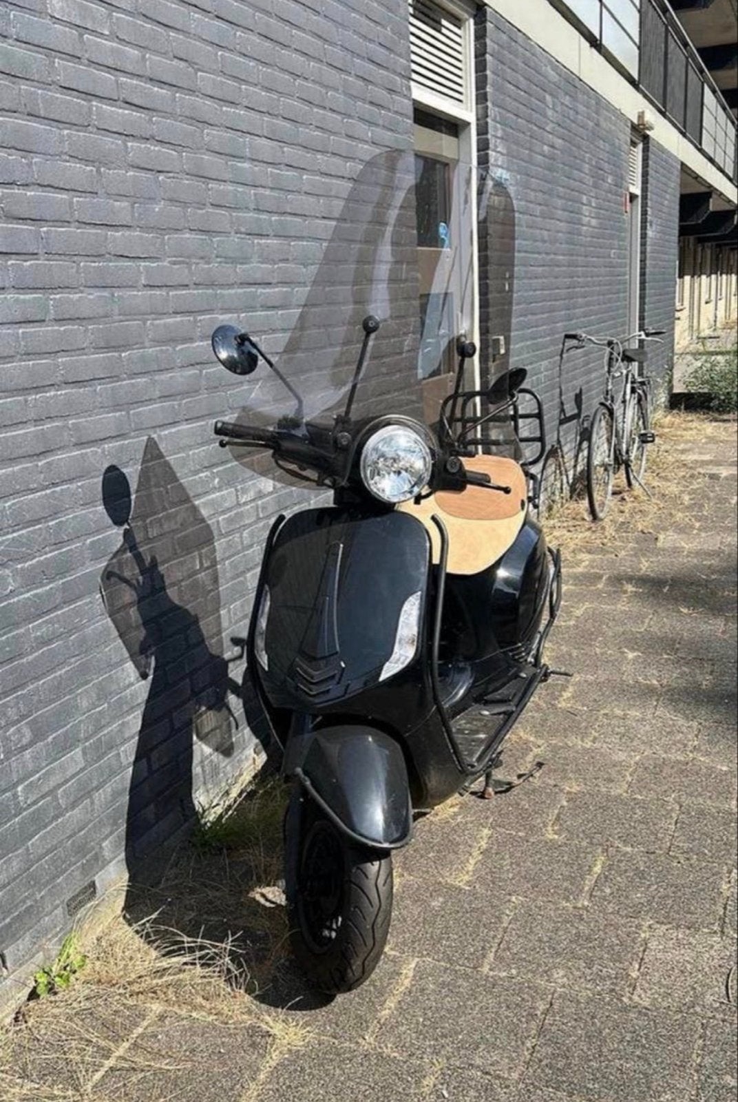 Mooie zwarte Senzo scooter - scherm zit er niet meer op, Gebruikt, Benzine, Ophalen, Overige merken