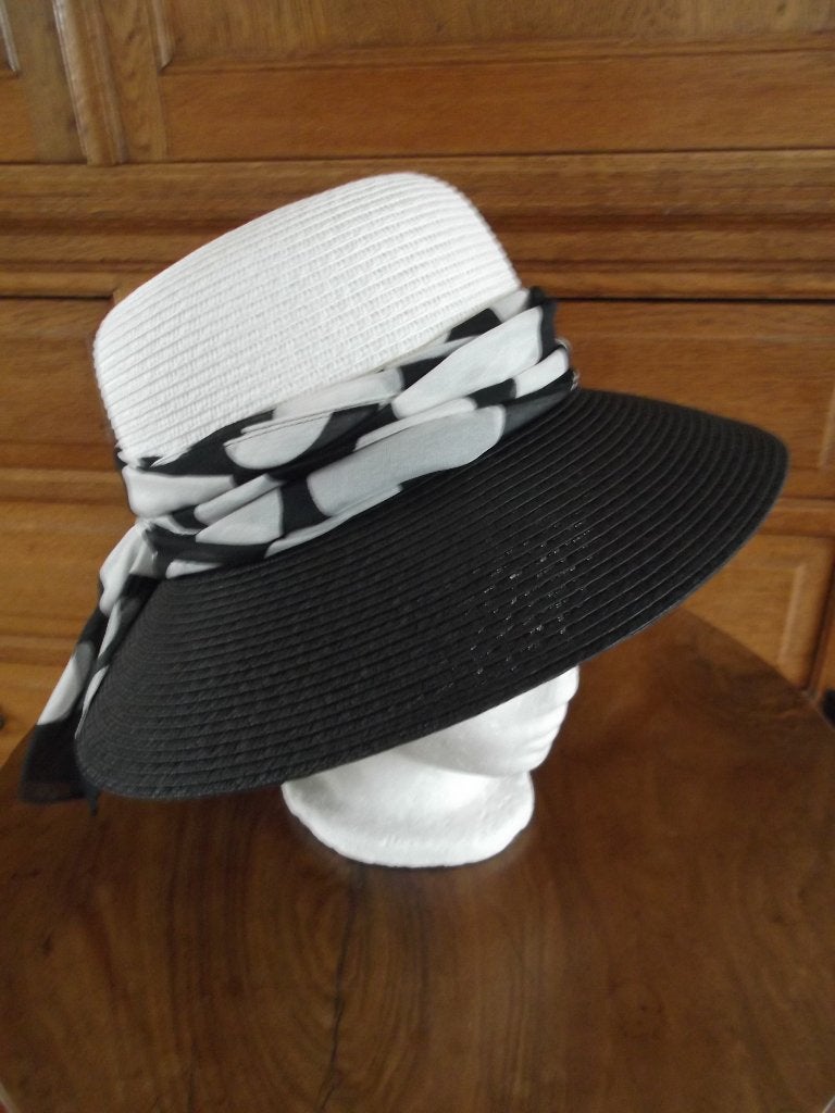 Een super charmante dames zomerhoed in zwart/wit, Ophalen of Verzenden, Zo goed als nieuw, One size fits all, Hoed