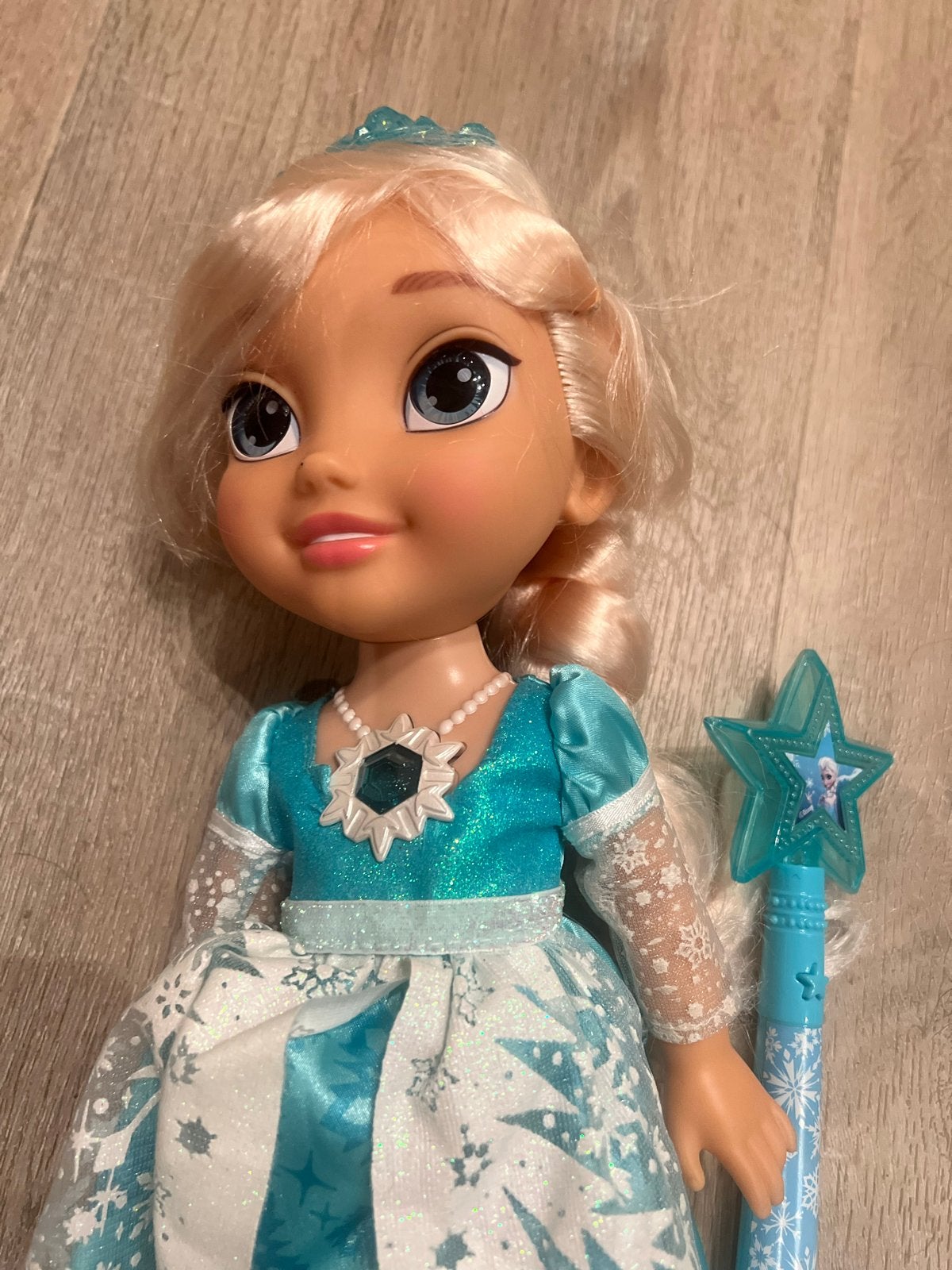Elsa pop met muziek en licht - Frozen, Ophalen of Verzenden, Zo goed als nieuw, Overige typen