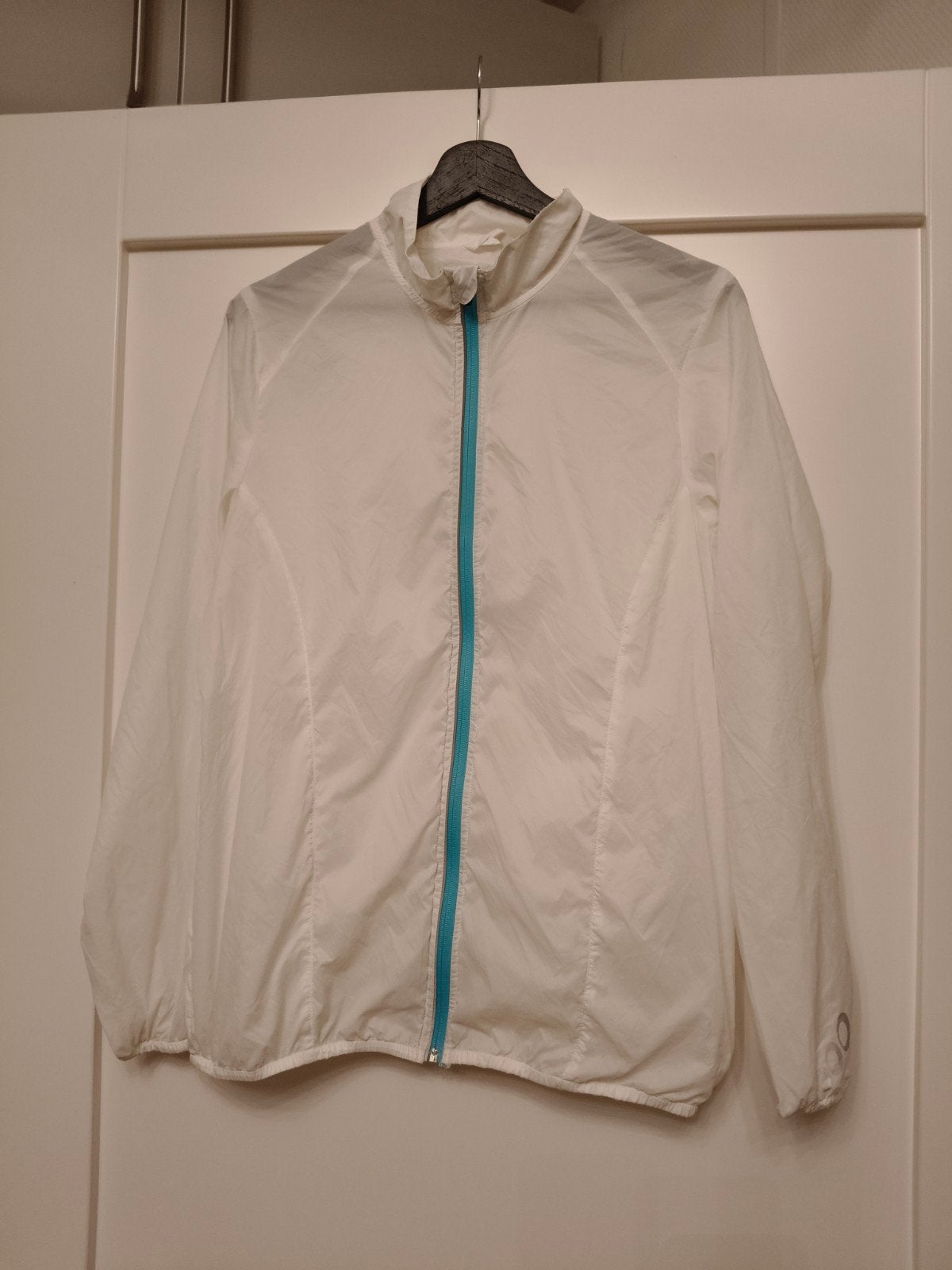 Crivit sportjasje wit met turquoise rits, maat M, Maat 38/40 (M), Wit, Ophalen of Verzenden, Hardlopen of Fietsen