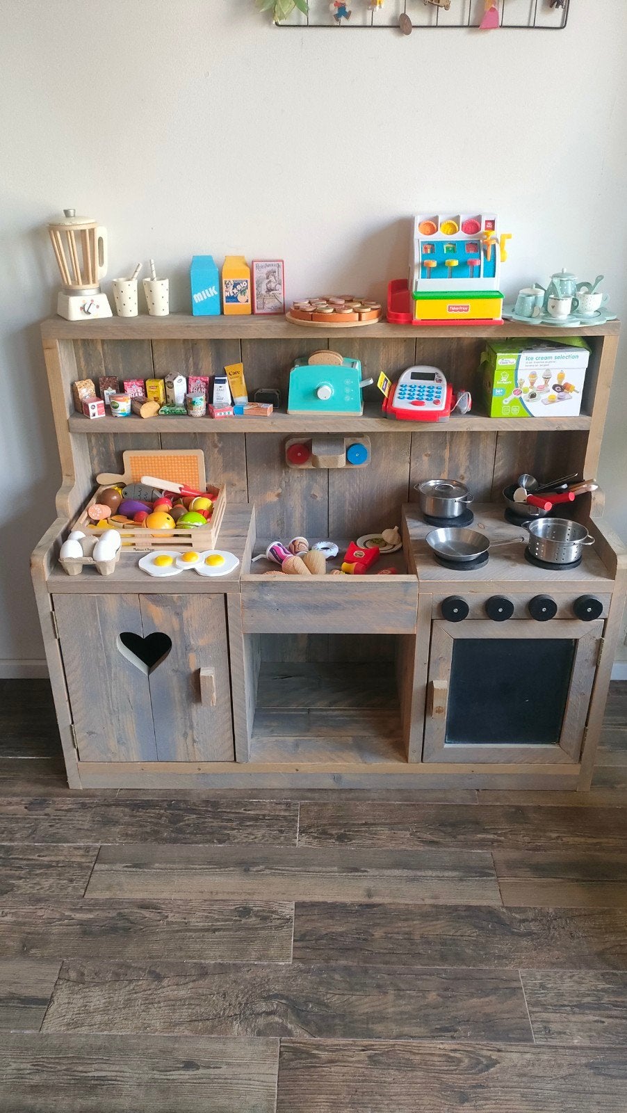 Zeer complete steigerhouten speelgoed keuken, Ophalen, Zo goed als nieuw