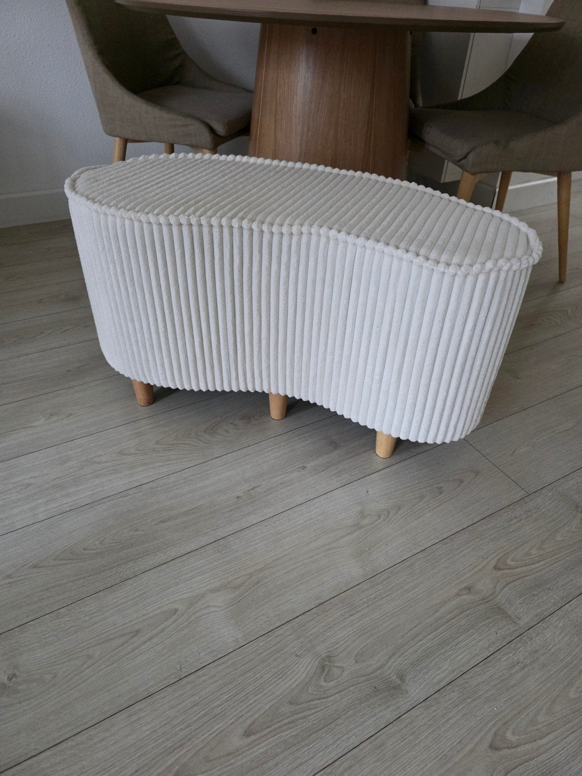 Poef rib crème bankje
87 x 40 x 38 cm, Ophalen, Minder dan 50 cm, Rond, Nieuw