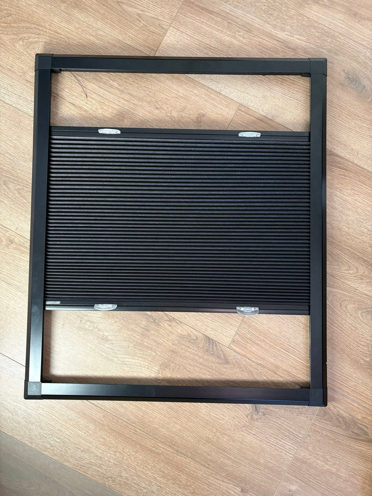 Nieuw Veneta Plisségordijn Easyfix Zwart (64x75cm), Huis en Inrichting, Stoffering | Gordijnen en Lamellen, Ophalen, Inclusief montageonderdelen