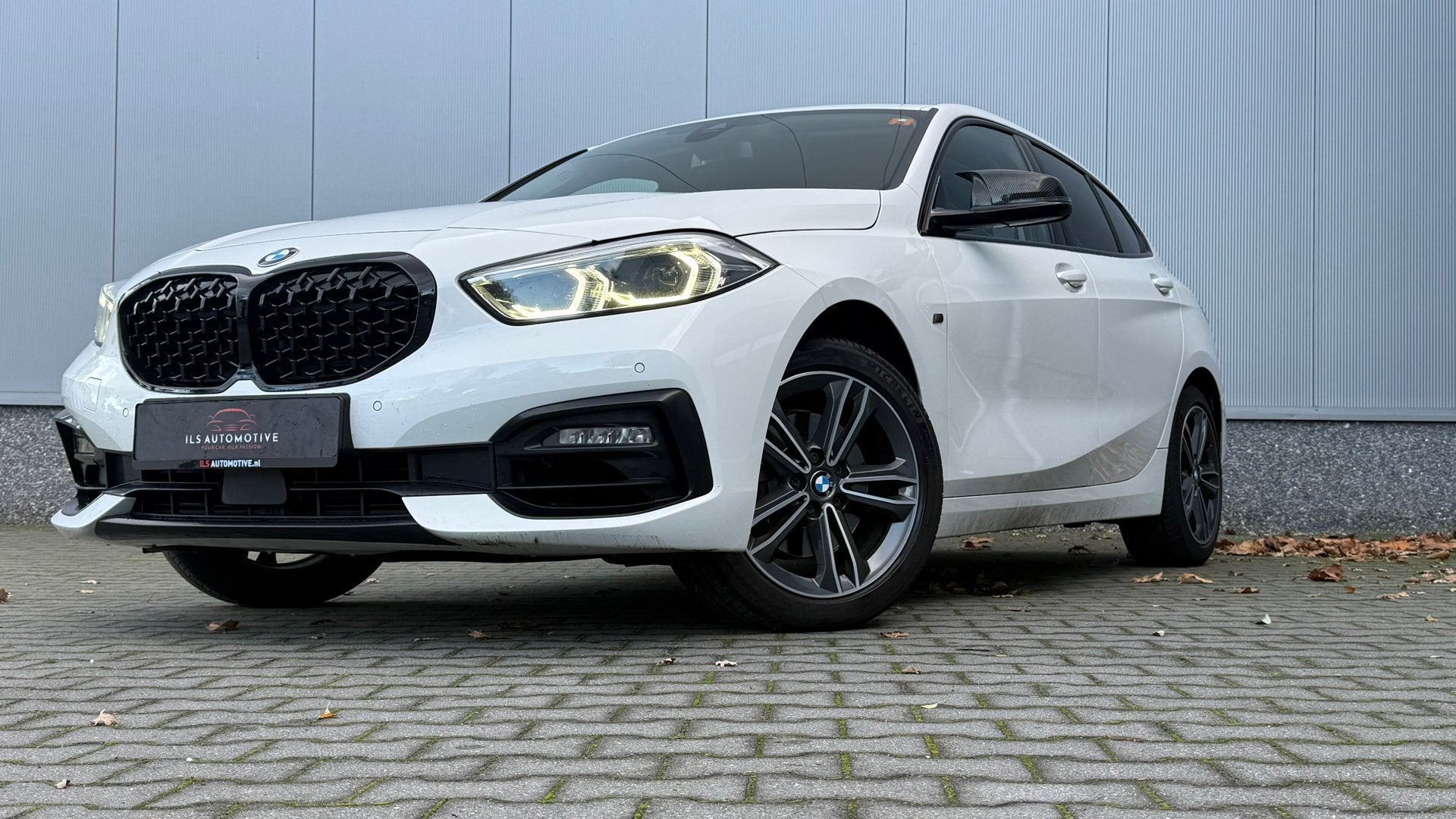 BMW 1-serie 118i M-Pakket 2020 CarPlay Navi Stoelverwarming, Dealer onderhouden, Leder en Stof, Wit, Bedrijf