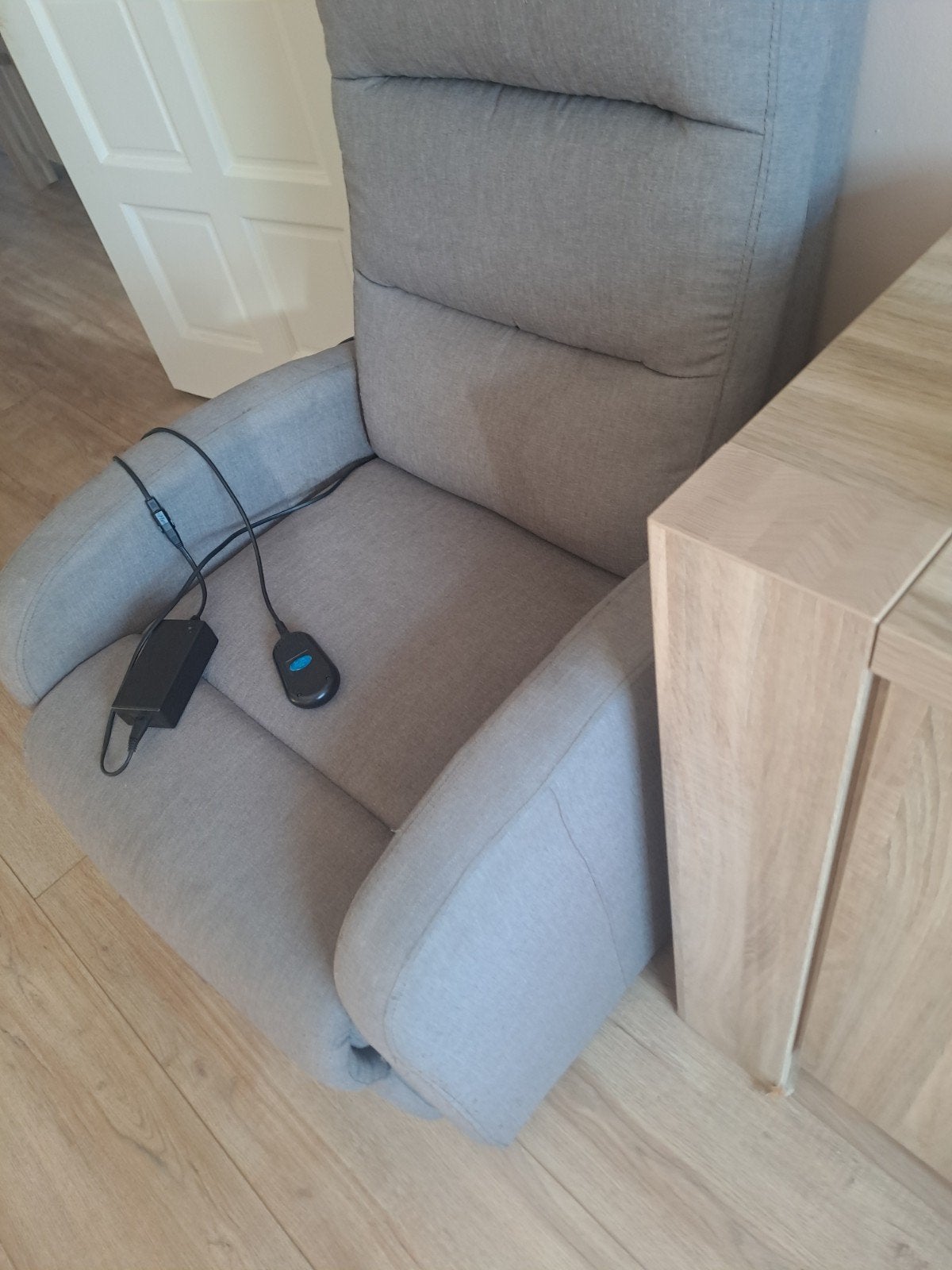 luxe grijze relaxstoel electriscg, Huis en Inrichting, Stoelen, Ophalen, Zo goed als nieuw, Eén, Stof
