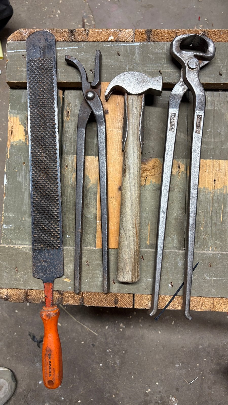 Hoefsmidgereedschap set - Vijl, hamer en tangen, Ophalen of Verzenden, Gebruikt, Overige typen, Skandia