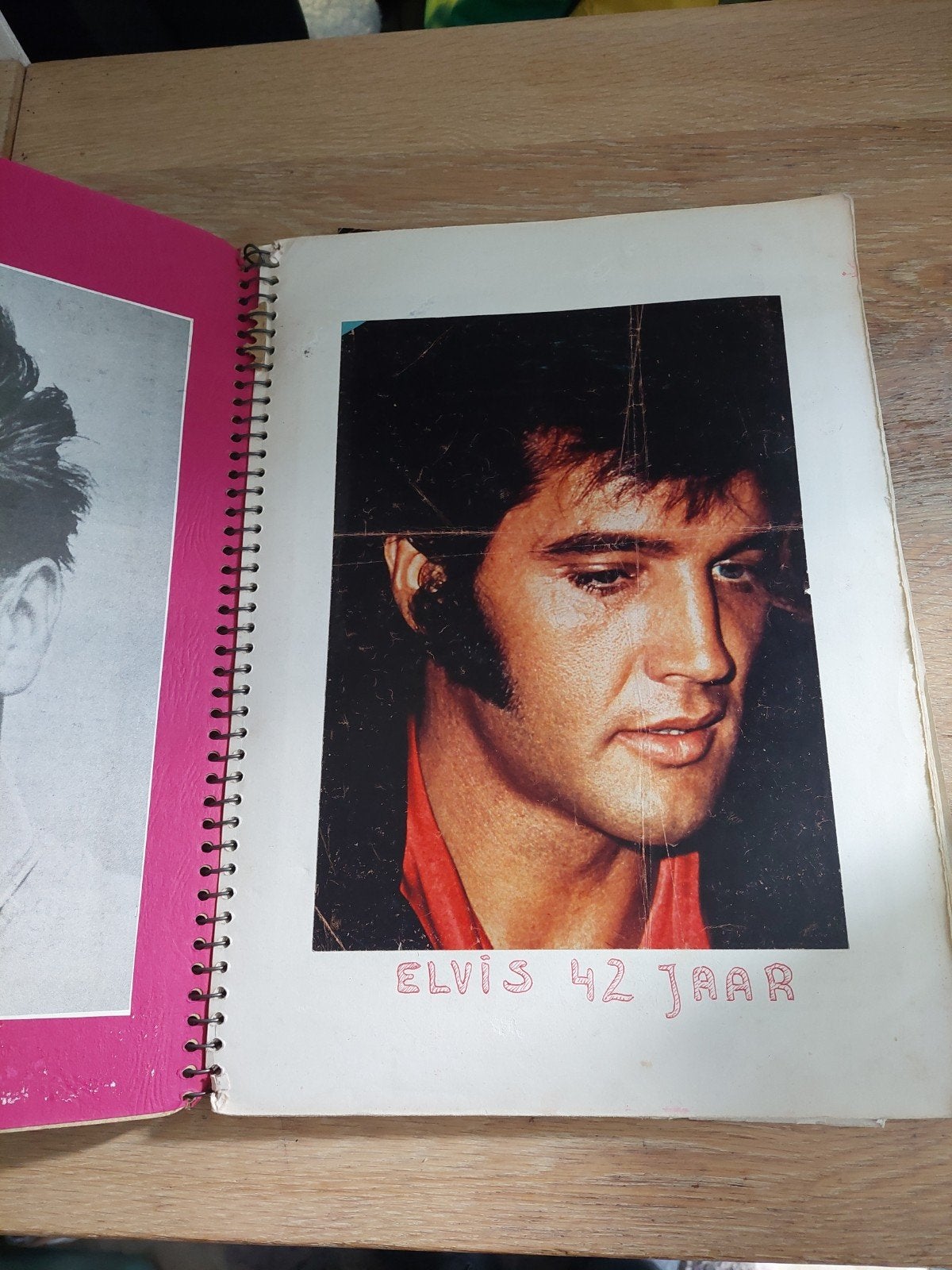 Uniek Elvis Presley plakboek met krantenknipsels en foto's, Verzamelen, Ophalen of Verzenden, Gebruikt, Boek, Tijdschrift of Artikel